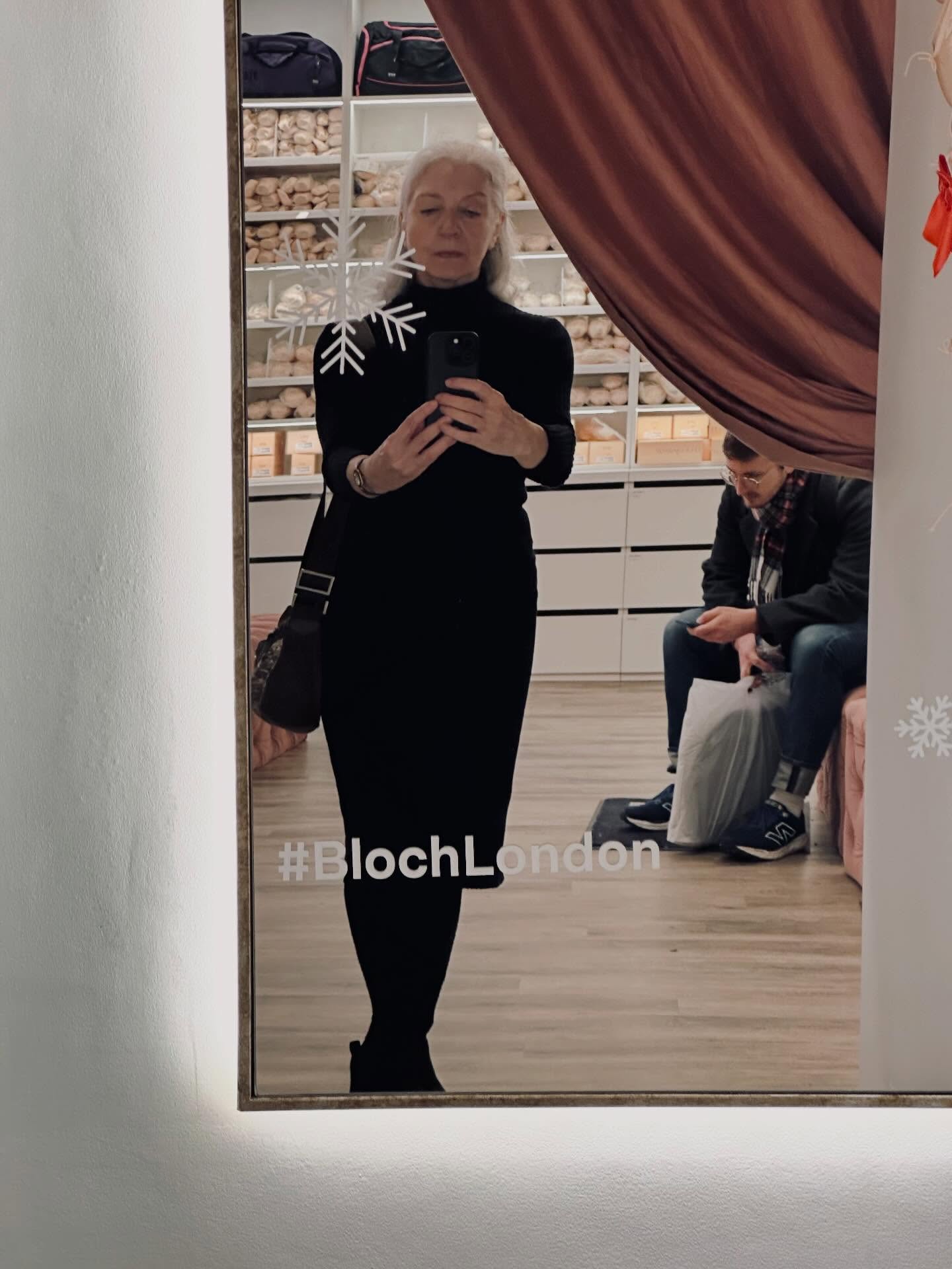 It’s never too late! Santa came early for me and I got my pointe shoes. I will be practising in my home studio throughout the Christmas holiday then join a course @danceworkslondon, where I already go for ballet classes (with ballet slippers). Thank you to my lovely friend @christinakosto who has been teaching ballet for decades and agreed to come with me to the fitting and to the wonderful Joshy G at @bloch_eu in Covent Garden for doing the fitting. I now have to sew my ribbons and elastic. And practise, practise, practise.
#nevertoolatetostart #adultballet #pointeshoes #personalgoal