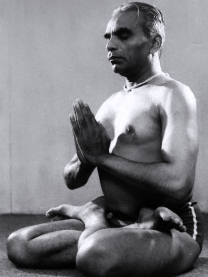 Remembering BKS Iyengar
107th birthday
DECEMBER 14 1918 Bellur, Índia
AUGUST 20 1914 Pune, Índia
“MY BODY IS MY TEMPLE AND ASANAS ARE MY PRAYERS” BKS Iyengar
.
.
.
.
.
#bksiyengar #bksiyengarbirthday #iyengaryoga #riymi #iyengarinspiration