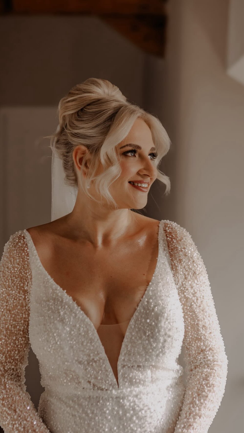December Bride 💫
What a lovely morning glamming Susie and her bridal party for her special day 🤍
Susie hired two wefts of hair extensions from me to add extra fullness to her bun, the overall look came together so perfectly ✨
@hannahmaymakeupartist worked her magic on makeup and a huge thank you to @codie_symons_bridal for assisting me with the bridal party 🤍
Thank you for choosing me as your bridal hairstylist Susie ✨
Cover photo - @sonderwest 📸
@sean_white_films
@escentialblooms
@kivaandzenbridal
.
.
.
@cliphairlimited @cliphairtrade @kykhaircare @schwarzkopfprouk @redkenpro @milkshakehairuk @colorwowhair @got2b @babylisspro @ghdhair
#bridalhairstylist #bridetobe #bridalhair #ukbridalhairstylist #trendingbridalhair #weddinghairstylist #weddingmorning