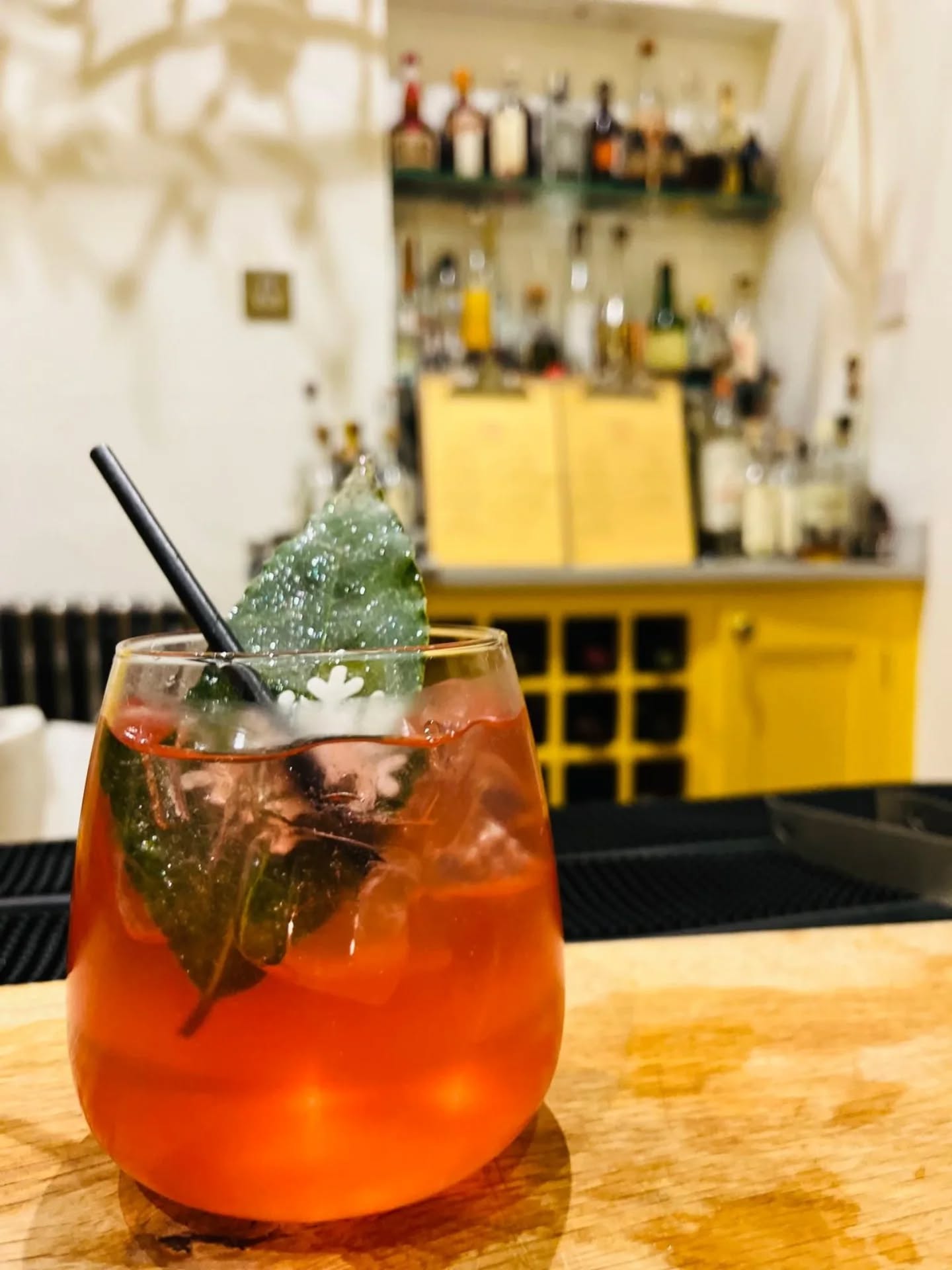 Bringing Christmas joy to parties large and small this weekend. If you are a cocktail lover, what better way to celebrate a special occasion, a private bar in your own home. Check out our website or DM for more details.
#mobilebar #cocktailbar #christmascocktails #partyservices #brightonbitters #brightonlifestyle