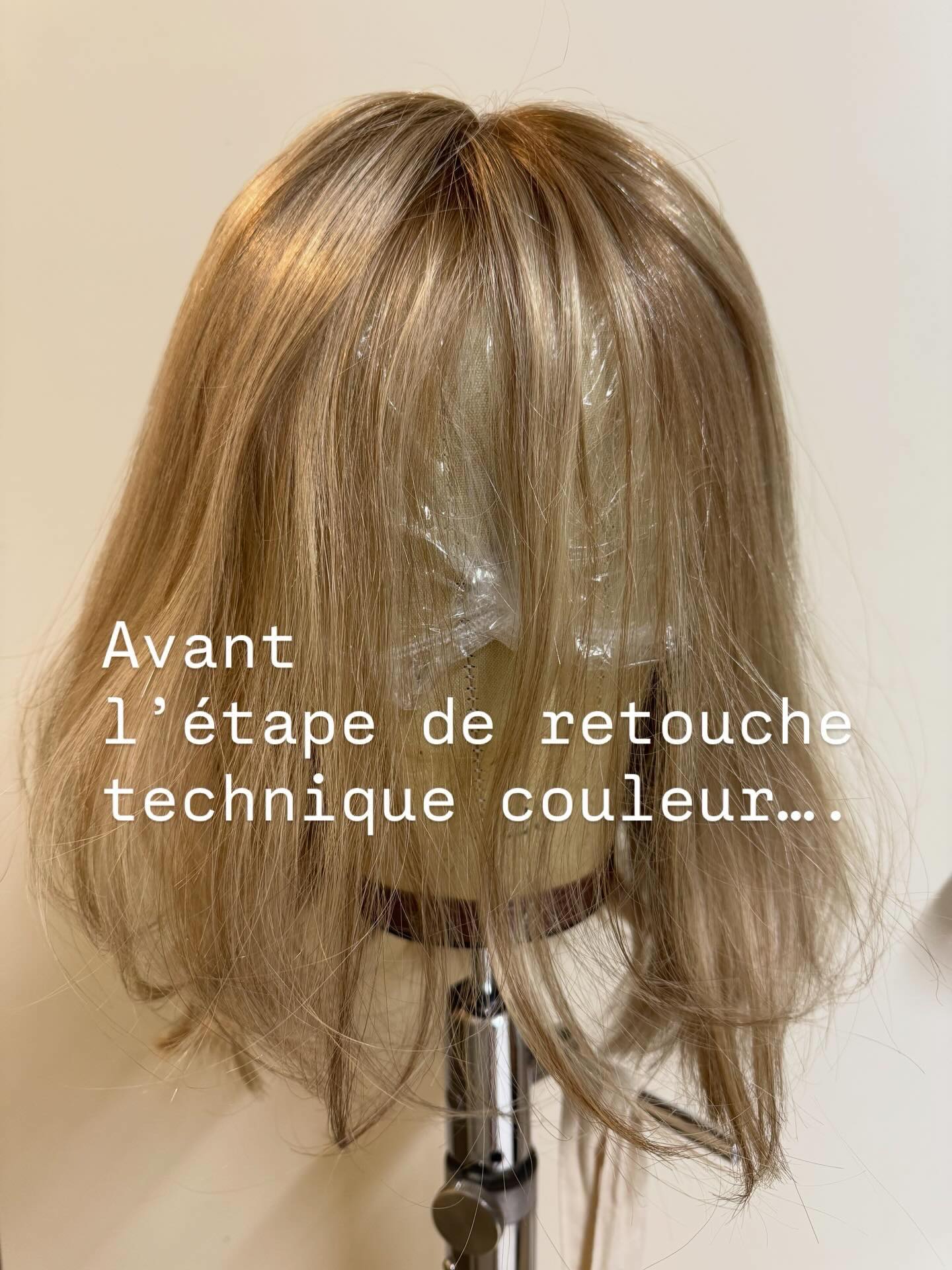 Un travail minutieux et réfléchi sur cette chevelure naturelle . Réalisation d’un ombrage en racines et un reflet chaud / froid en longueur.
Ma cliente retrouvera sa féminité …..🤍
#liguecancersuisse #liguefribourgeoisecontrelecancer #liguevaudoisecontrelecancer #liguevalaisannecontrelecancer #ligueneuchateloisecontrelecancer #perruquenaturelle #perruquemedicale #colorationcheveux