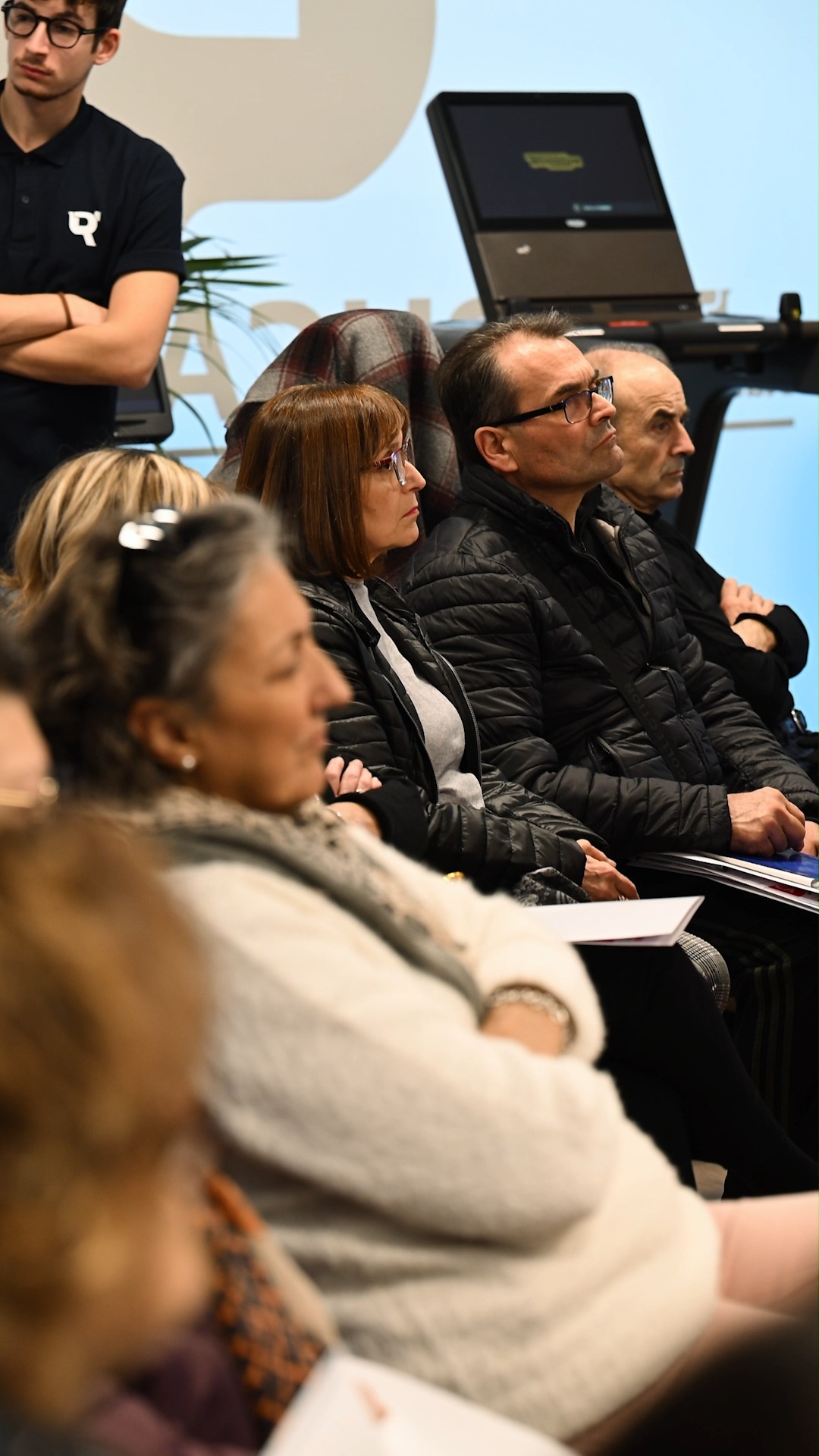 ✨ OPEN DAY RiEDUCA – UN GRANDE SUCCESSO ✨
Grazie a tutti coloro che hanno partecipato al nostro 1° Open Day del 29 novembre a Urbino 💙
Un pomeriggio ricco di contenuti, confronto e divulgazione dedicato all’artrosi: dalla prevenzione al trattamento.
🎤 Interventi multidisciplinari
🧠 Approccio integrato: ortopedia, fisiatria, movimento, nutrizione e terapie manuali
🤝 Grande partecipazione e interesse del pubblico
Un ringraziamento speciale ai partecipanti, ai relatori, al Comune di Urbino per il patrocinio e a tutti i partner che hanno reso possibile questo evento.
Continuiamo a promuovere salute, consapevolezza e movimento 💪
Restate connessi per i prossimi appuntamenti!
#OpenDay #Artrosi #Prevenzione #SaluteInMovimento #Rieduca #Urbino #Benessere #EventoMedico #Fisioterapia #Ortopedia
