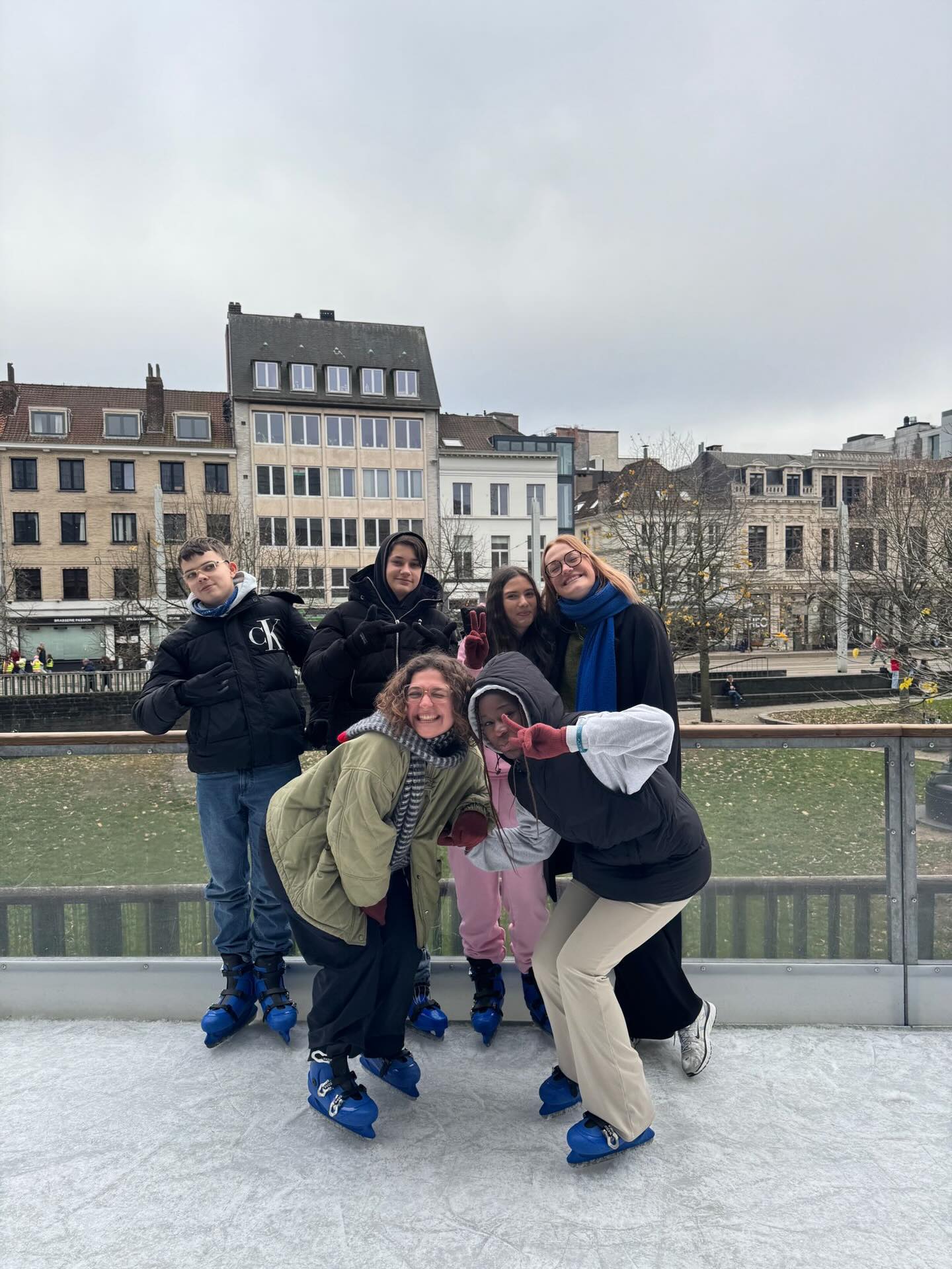 Onder de stadshal was het vorige week één en al winterpret. Onze leerlingen genoten van een leuke schaatsuitstap vol lachende gezichten en vooral veel plezier op het ijs! ⛸️❄️