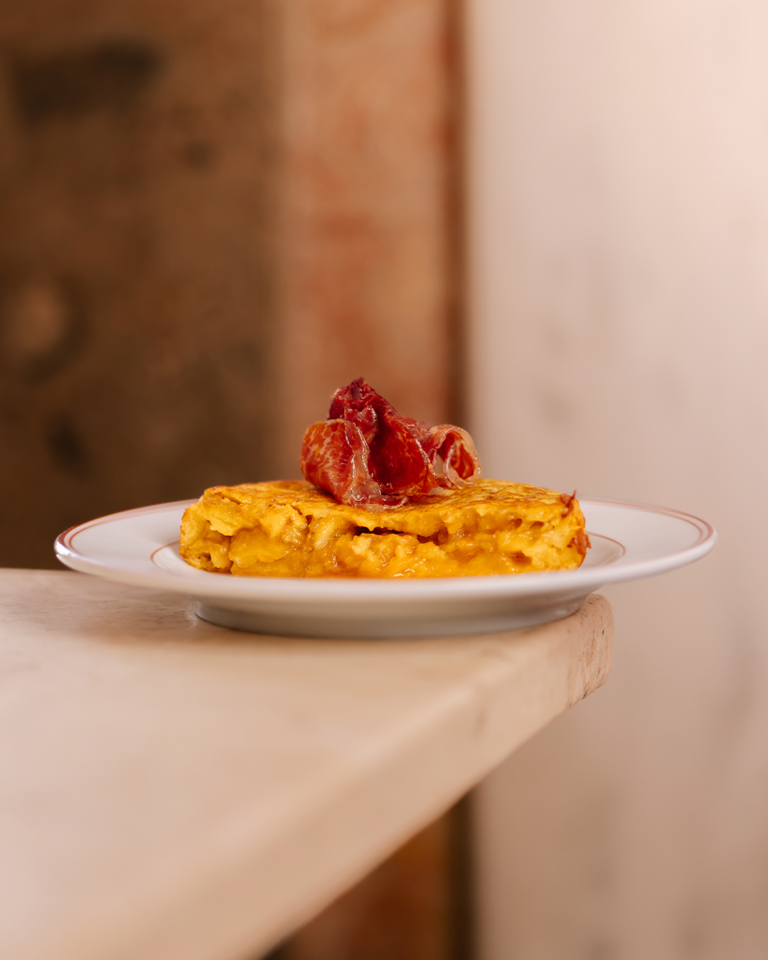 Tortilla de Patata: o clássico espanhol reinventando, onde a tradição e a inovação se encontram à mesa. Txim Txim. Faça a sua reserva em tapisco.pt.
--
Tortilla de Patata: the Spanish classic reinvented, where tradition and innovation meet at the table. A toast. Make your reservation at tapisco.pt.