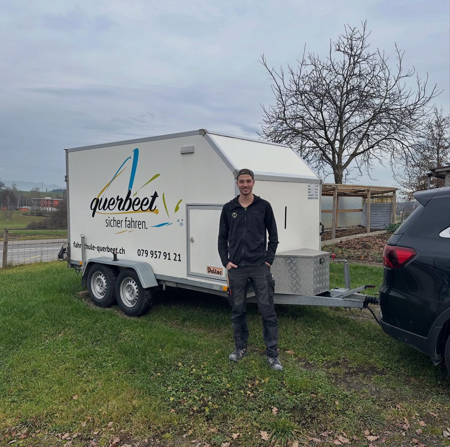 Gratulation @___.joa.___ zur bestandenen Prüfung 🚗🏁🥳
Doch etwas die Nerven strapaziert 😮💨 aber trotzdem eine solide Leistung abgerufen. Top 👍🏼
Viel Spass beim fahren mit Anhänger. 🍀👏🏼
Vielen Dank und allzeit gute Fahrt. 🚗🏁🍀🥳💪🏼
#prüfung #super #anhängerfahren #hagendorn #top #ausbildung #happy #fair #kompetent