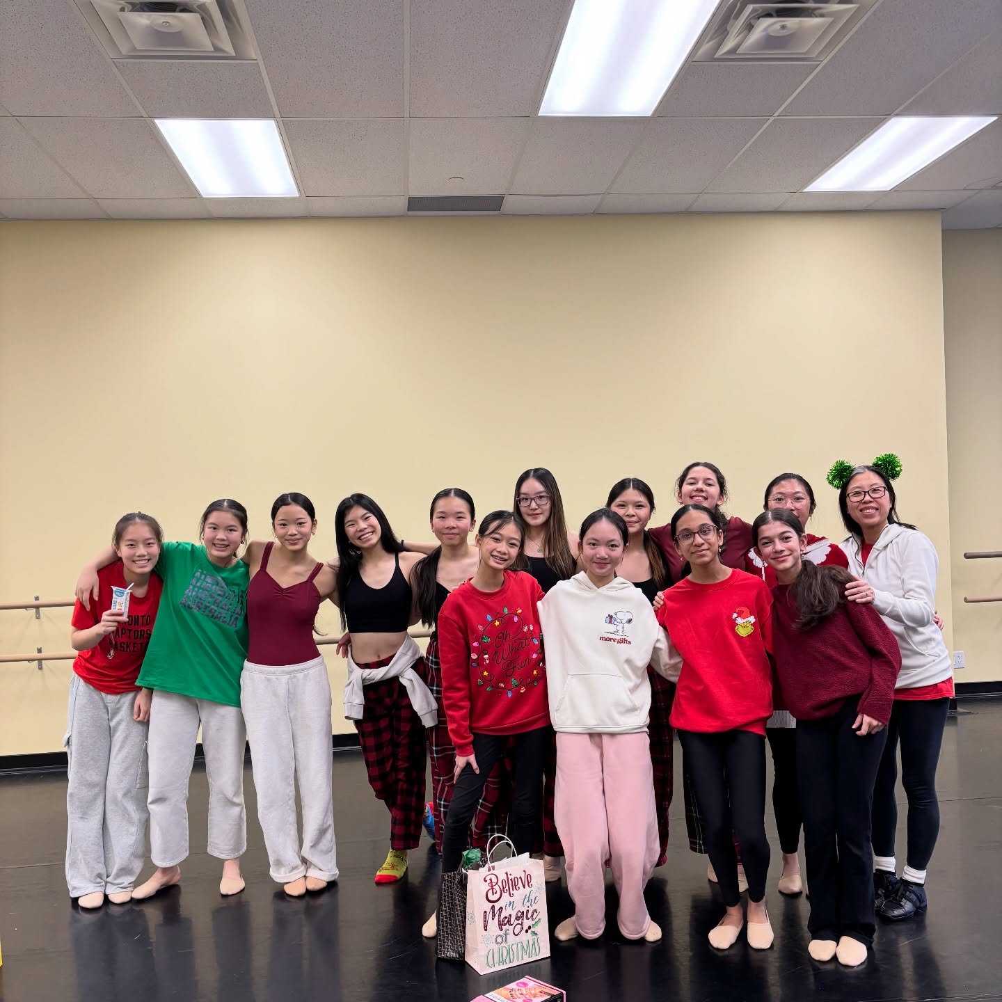 More than a team — we’re family ❤️#ballet #balletlife #balletstudio #balletschool #balletstudents #balletfriend #dance #danceschool #danceclass #dancefriend #dancestudio
