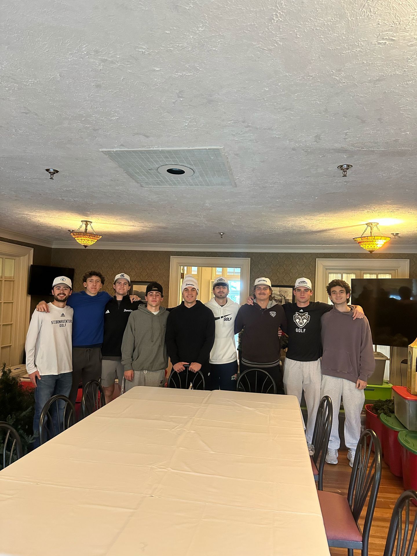 A huge shout-out and THANK YOU to the St. Bonaventure Men's Golf Team! For the second year in a row, they volunteered their muscle to help us bring down the Christmas decor. They truly lent a helping hand, doing the heavy lifting to make this place look beautiful and bring the Christmas magic to life! ✨We appreciate all you do for us, Bonnies!
