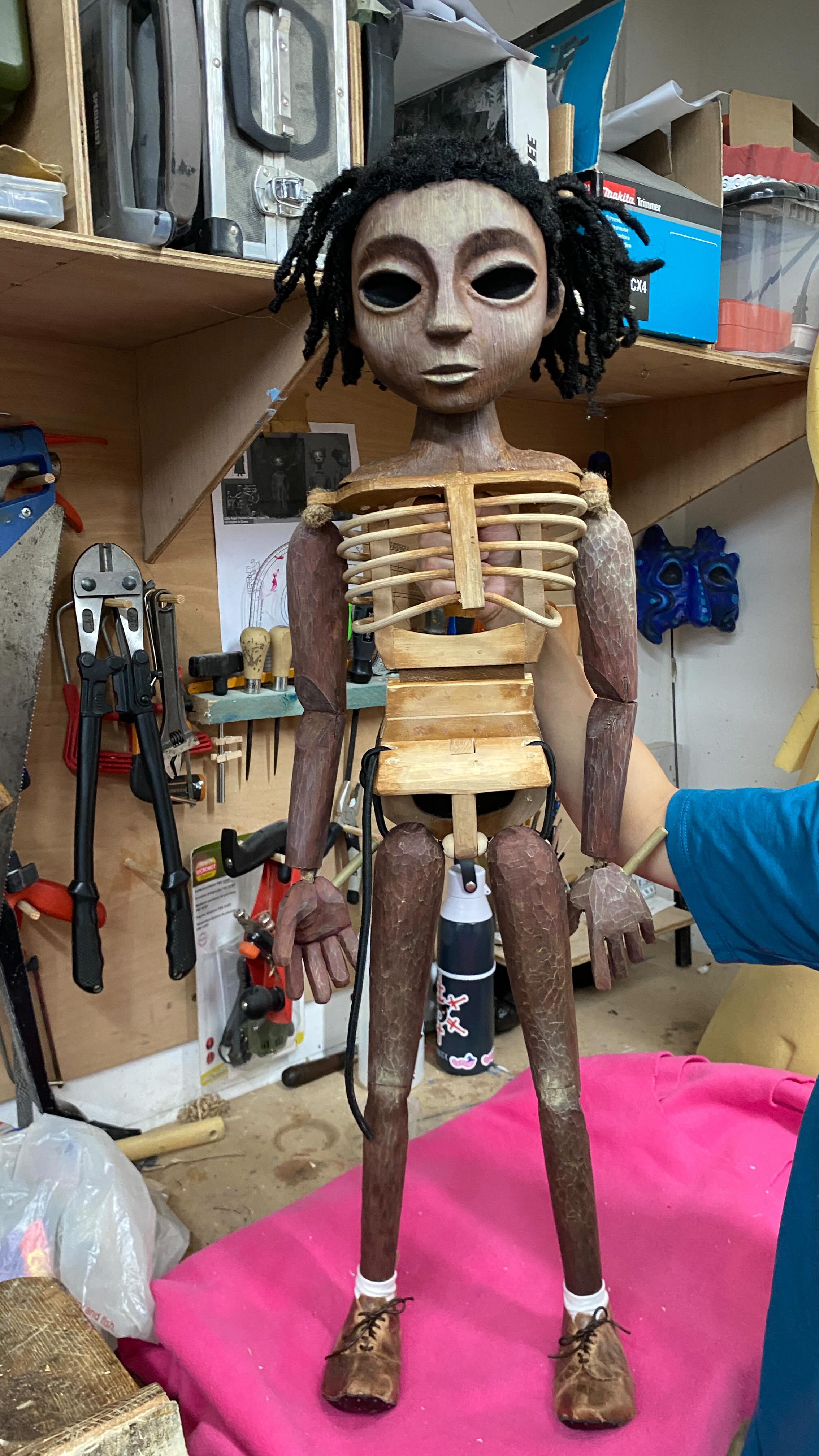 Some BTS of the making of the little Jenet puppet for #Coven at @kilntheatre. Shout out to our @littleangeltheatre team of makers who helped put her together (@mcrofton @naomioppenheim @jessshead @voronkina_skuchaet & Ginger Harley) and to puppetry director @laura_cubitt working her magic on stage.
You can catch @coventheshow until 17 Jan at @kilntheatre. Book by @hellorebeccabrewer, Music & Lyrics @hellorebeccabrewer & @daisychuteofficial, directed by @mirandacrom.
#puppetry #puppets #puppet #puppetmaking #puppetdesign #puppetdesign #puppetsofinstagram #puppettheatre #theatre #theatredesign #puppetmaster #london #witchcraft #woodcraft