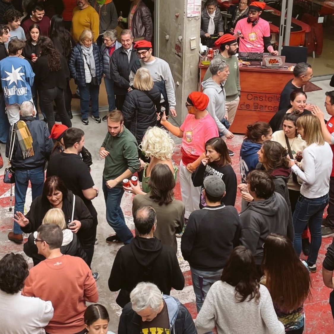 Ahir vam gaudir del vermut solidari 💛 per @lamarato3cat en motiu dels dies de colla dels @castellersdebarcelona 💪🏻
Vam recaptar 730€ 💸 a favor de la investigació 🧑🔬per la recerca sobre el càncer! Vam donar el 100% dels beneficis de la nostra lloga!
ORGULL 🫶🏼 de la vostra solidaritat fent pinya a favor de la solidaritat!
GRÀCIEEEEEEEEEEES 🙏🏻✨🏳️🌈
#LaMaratóTV3 #VermutSolidari #CastellersdeBarcelona #Solidaritat #FemPinya #ContraElCàncer