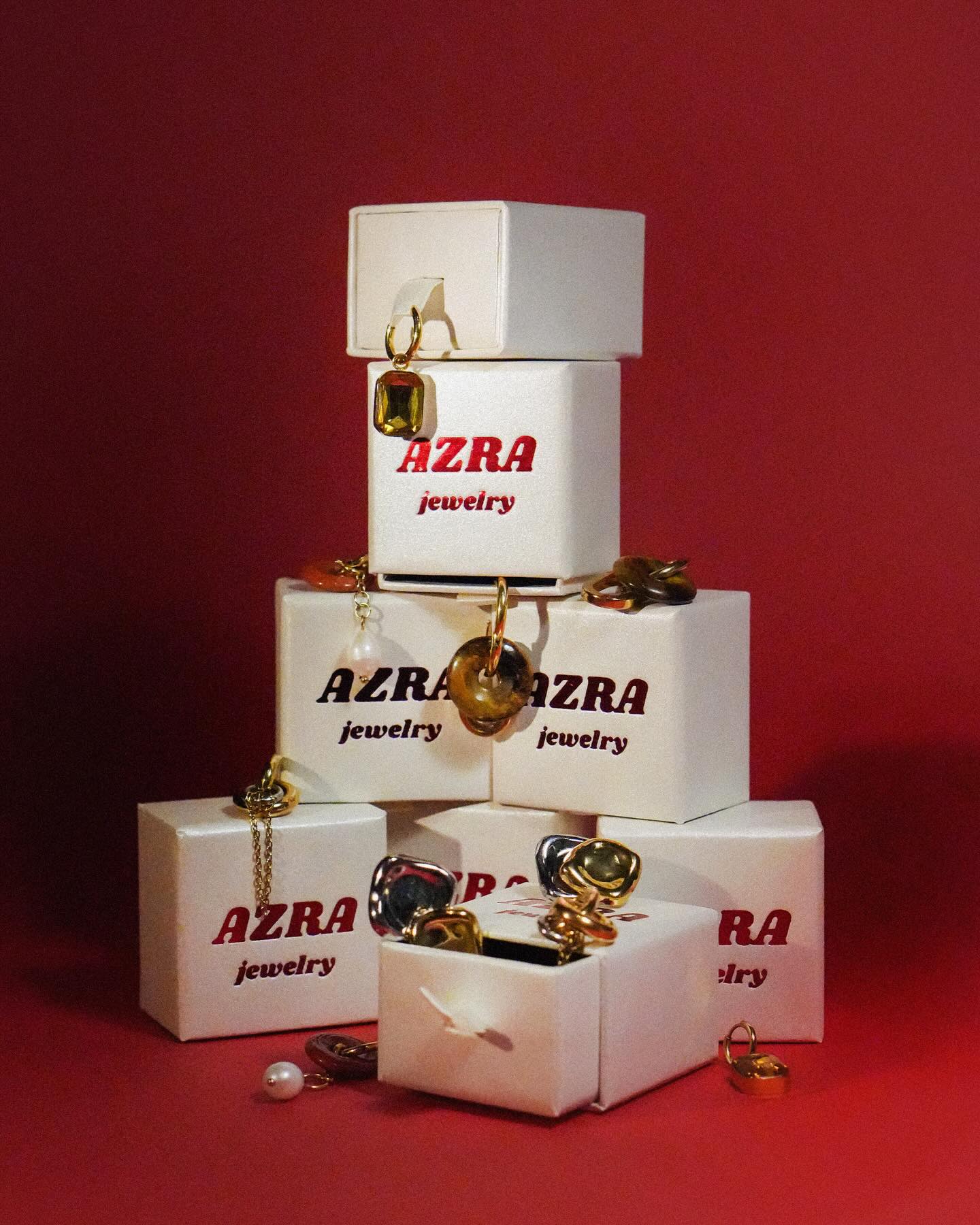 Za sve koji žele nešto posebno (ili samo mali gift za sebe) mislim da je ovo tvoj znak da se počastiš - zaslužila si ! 🫶🏼❤️
web:azraajewelry.com