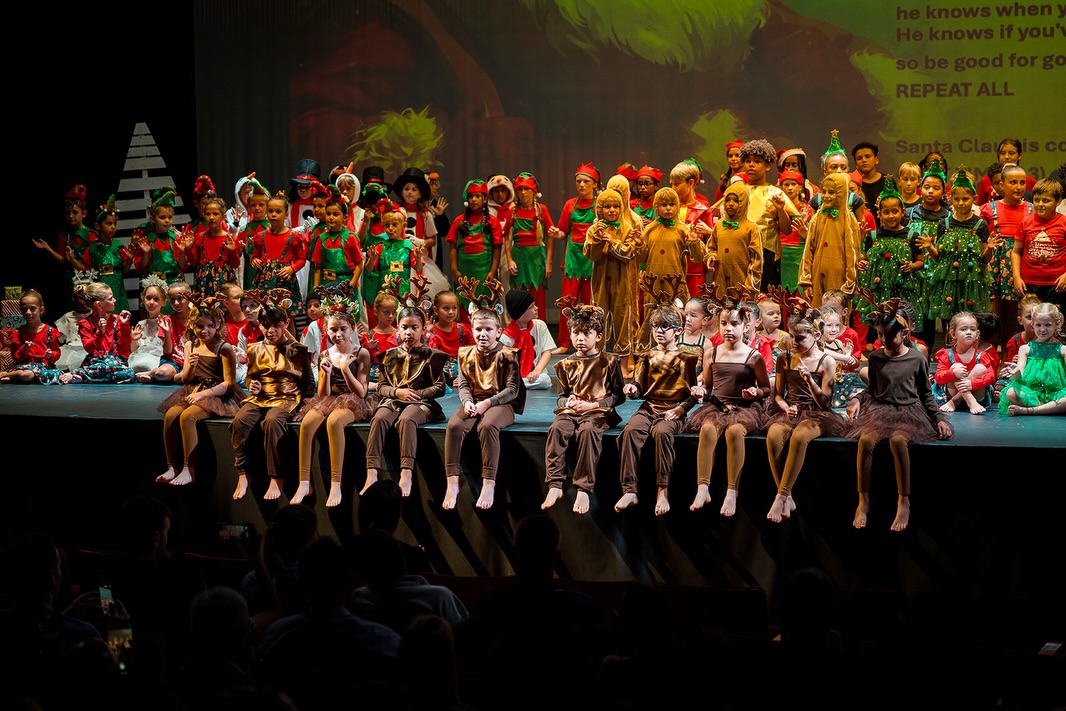 We raised the roof of the Harquail Theatre last Friday with our performance of Santa and the Beanstalk. We couldn’t be prouder of our amazing children who danced, sang and acted their hearts out, wowing their audience.
With grateful thanks to @kirkmarket for the generously donated mince pies,
@harquailtheatre for hosting us and @janet_jarchow for the amazing photos!