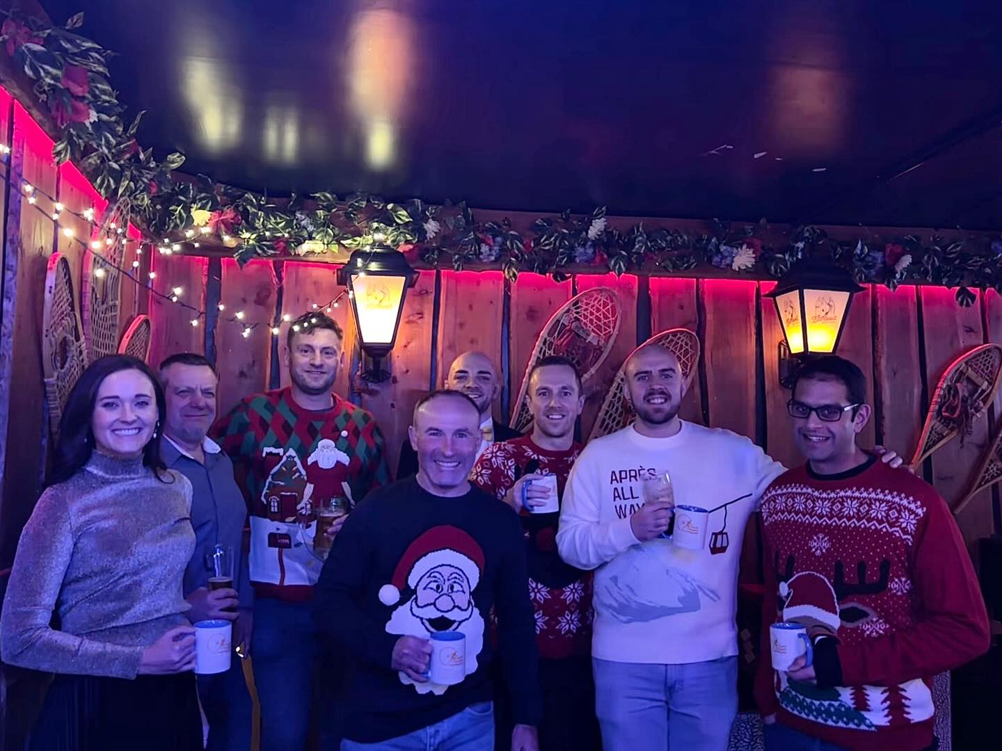 What a fantastic evening celebrating Cardiff Triathletes’ Christmas party on Saturday 🎄 🍺
A huge thank you to all our members for their continued commitment to the club this year 🫶🏻
Congratulations to all our award winners and thank you to our great organising team of Christmas elves behind the scenes 🎅🏼 … especially social sec @sammontague12
💛💙🖤