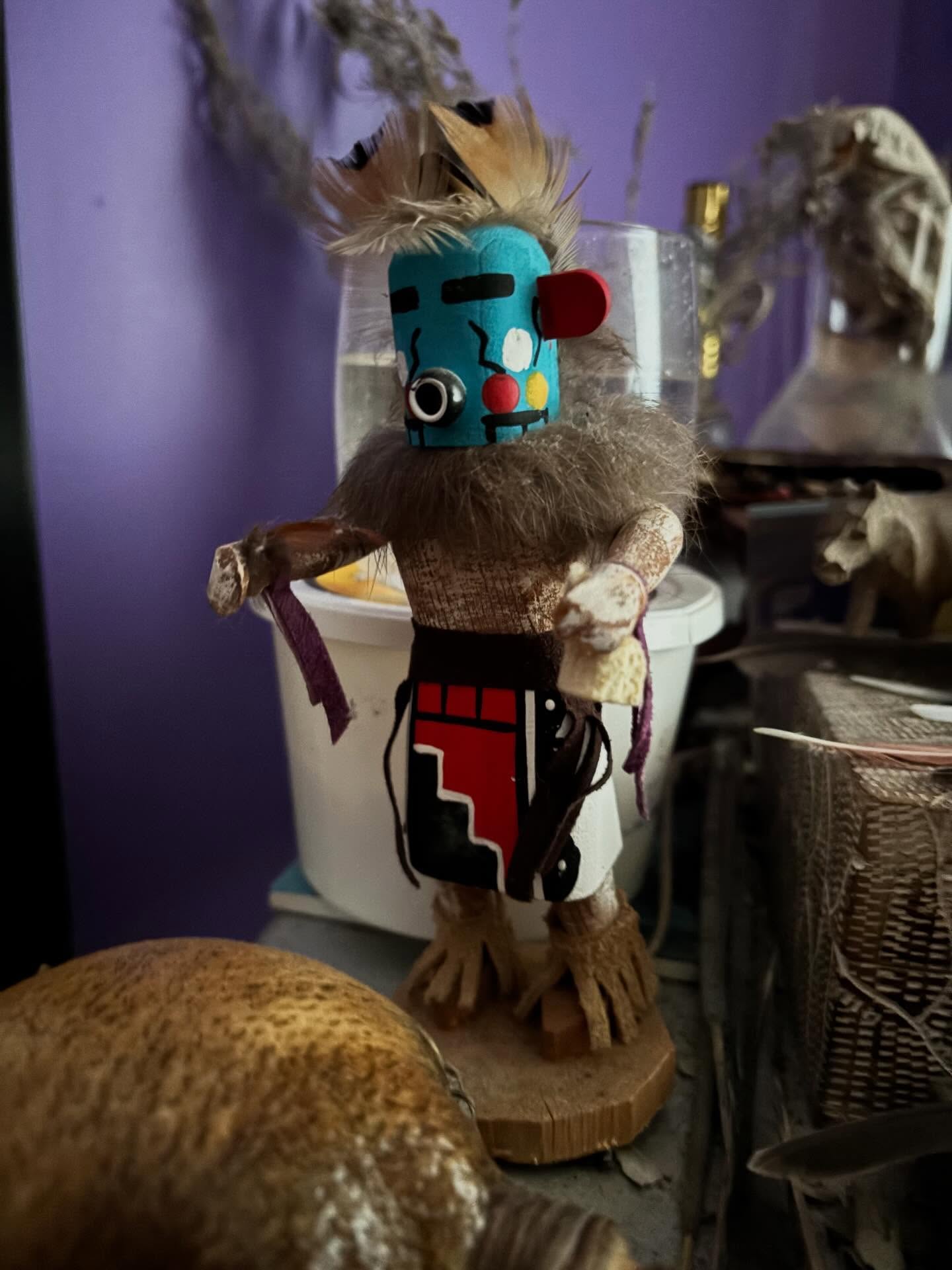 The Blue Kachina on my Mesa represents ‘The Messenger’ currently named 3iAtlas by Earth scientists. It is the bringer of change and activator of stored abilities and knowledge. It signals the beginning of a new grand cycle and what many may call the New Earth or Earth split. It was preceded by MuaMua, or ‘The Scout’, and their arrivals have been foretold by our ancestors for centuries. I was directed to buy this at a Navajo store in Arizona many years ago in anticipation of this extraordinary cosmic event. I’ve been performing ceremonies with the kachina doll and a large piece of rose quartz for a few months for personal and collective upliftment. Enjoy the show. All My Relations. #3iatlas #bluekachina #bluestar #cosmos #cosmology #hopiprophecy #kachinadoll #newearth #comet