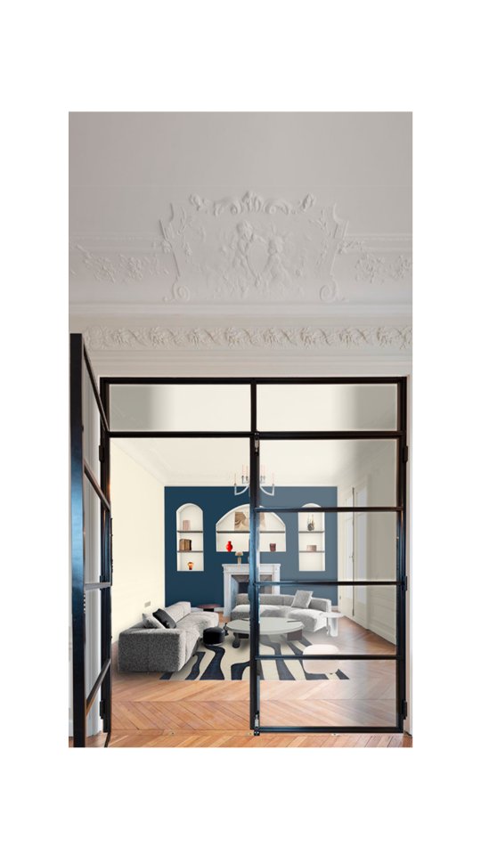 Revisiter un appartement haussmannien, pour moi, c’est une question d’équilibre.
Respecter son identité, tout en lui donnant une lecture résolument contemporaine.
Ici :
Cheminée mise en scène.
Niches architecturales bleu nuit, tendance 2026.
Murs ivoire pour nuancer la lumière.
Mobilier contemporain : lustre Kartell, pièces Minotti & Silvera, tapis Axodeco — pour créer un contraste par le motif.
Des verrières en bois, métal ou verre texturé pour apporter modernité, transparence et fluidité.
Le charme de l’ancien.
L’exigence du contemporain.
#o2bdesigninterieur #architecteparis #decorationinterieur