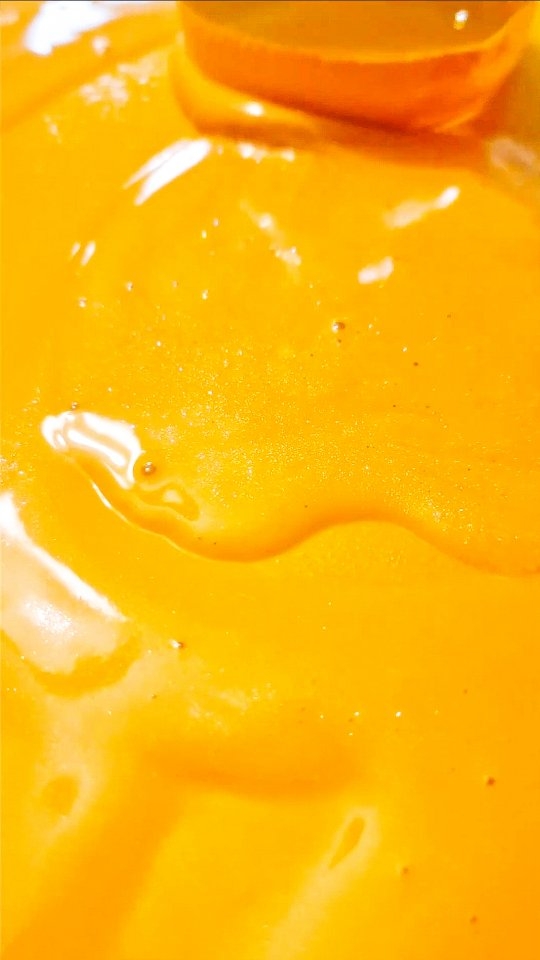 Cette année touche à sa fin, encore des colis à envoyer et des choses à ranger, mais le dernier marché passé, il est temps de souffler
Une année de couleurs, de marchés, de pinceaux, de mains qui travaillent et de vous
Merci d'avoir soutenu mon travail, d'avoir partagé, commandé, offert, parlé de mes aquarelles autour de vous
Merci pour les rencontre, merci pour les sourire, merci pour les collab, merci pour le soutien
Merci, tout simplement
J'ai compilé en image quelques bouts de mon année, de mon quotidien d'artisane et des tranches de vie plus personnelles, mais qui sans vous et sans le pig, n'aurait pas eu lieux
Comment vous vous sentez, à deux semaines de 2026?
#lepigmentarium #aquarelle #faitmain #arcenciel #artisanatfrancais #sliceoflife #artisanatfrancais #smallbusinessfrance #2025 #aquarellefrance #artisanlyonnais