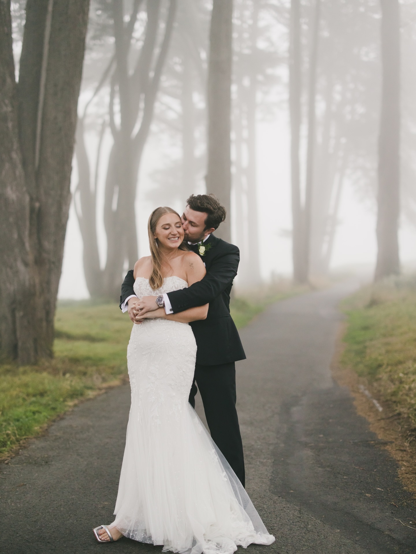 Karl, the uninvited but happily welcomed guest at this wedding! Nothing better for photos than a beautifully sunny day followed by a foggy evening!
•
•
•
#sanfranciscowedding #karl #presidio #presidiogolfcourse #weddingvenue #weddingday#sf #sfwedding