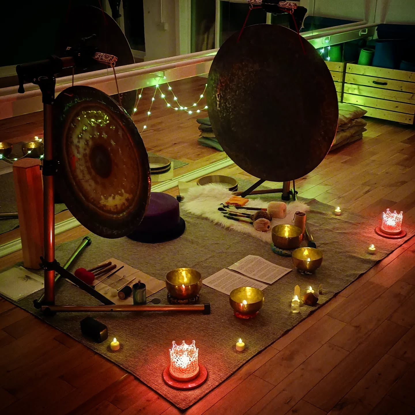Nice last gong bath of the year featuring my new, deep and immersive Dark Moon 40" wind gong and my Gongland 30" Infinity gong.
From January, I'll be running 2 Sunday evening sound baths per month at 8pm on the 1st and 3rd Sunday of the month with my first one of the year being on Sunday 4th January.
#gongbath #soundbath #soundhealing