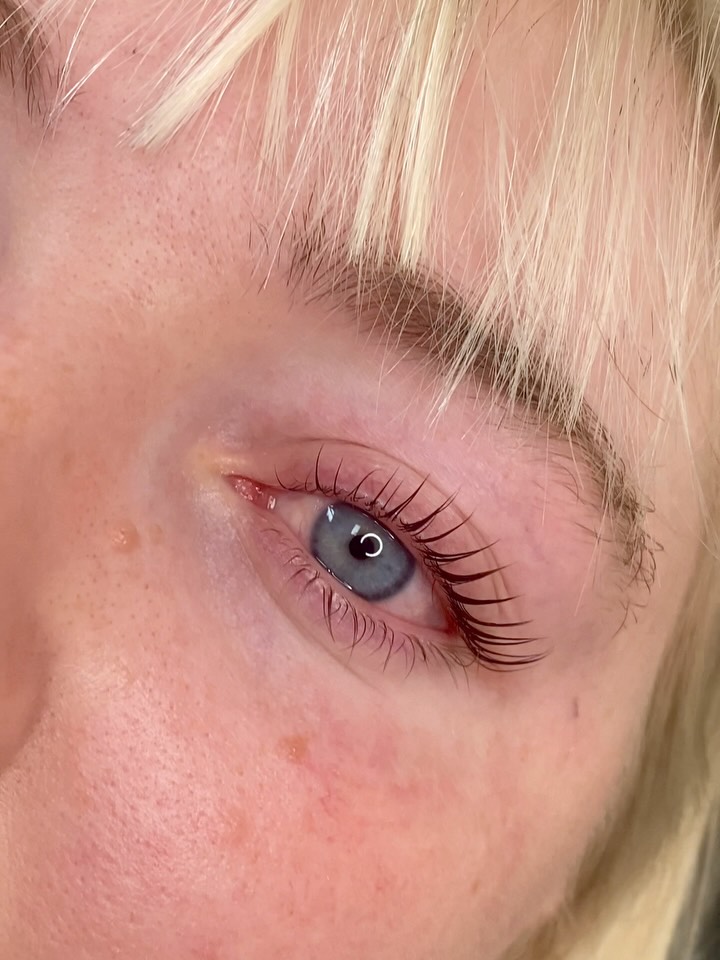 ✨ a little life lately ✨
I haven’t been capturing much recently
I’ve just been living it 🤍
But here are a few snippets of what I’ve been up👇
🧪 testing new things - 1 & 2
I was selected by @airliftmylashes to test their new cysteamine solutions
These products are not on the market yet, which made this such a huge honour 🤍
Being trusted to trial formulas at this stage is something I don’t take lightly
It says a lot about how seriously brands are taking education, experience, and real results ✨
And honestly… the results on @katieevans03 speak for themselves 😍
🎁 pr that felt like christmas - 3
This beautiful PR box from @labfactorpro full of @oko.uk_ products arrived
I already use OKO Step 3 in my brow laminations and love that matte finish
Cannot wait to try the rest 🥰
🐾 office assistant on duty - 4
@silverlablouie making sure I never work alone
If you’re a student who qualified recently, chances are I was prepping your certificates while cuddling him
🫶 proud mum moment - 5
Gave my daughter her very first brow wax
Such a milestone and I am ridiculously proud of her 🥹
✨ more testing, more learning - 6
I’ve also been trialling @noemiprofessional.uk innovate, Step 1.5, and Vitamin Filler
All picked up from my fave @labfactorpro
Loving how these fit into my current treatments
Always learning
Always testing
Always evolving
Because staying curious is how we grow as artists 🤍
💭 follow along for more education, testing, and honest industry insights
#lashandbroweducator
#broweducator
#lasheducator
#browlamination
#lashlift
#beautyeducator
#lashartistuk
#browartistuk
#continuededucation
#beautytraininguk
#behindthescenesbeauty
#devonbeauty