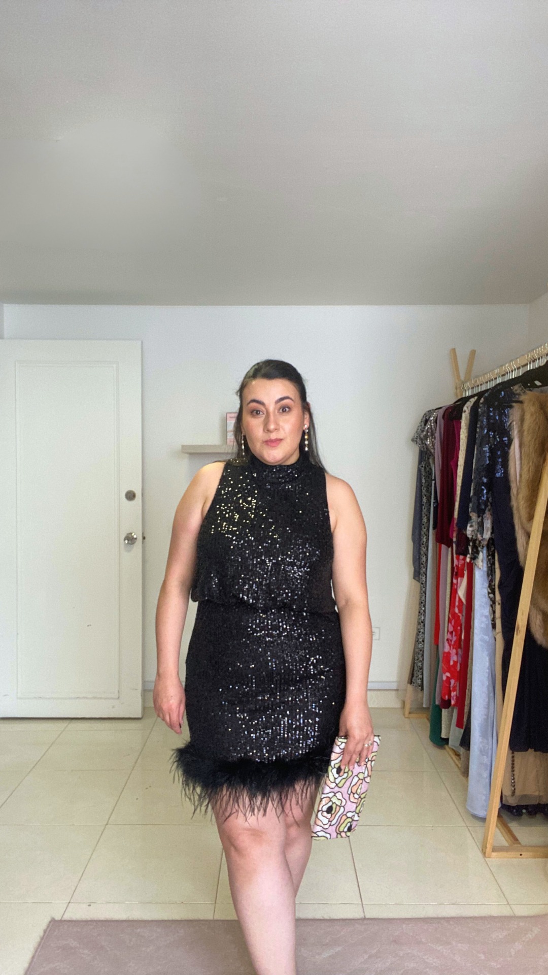 Este diciembre date permiso.
Prueba. Mírate. Siente.
✨ El único vestido que vas a lamentar
es el que no te atreviste a probar.
📍 Escribe “Me atrevo” y te escribo hoy mismo.