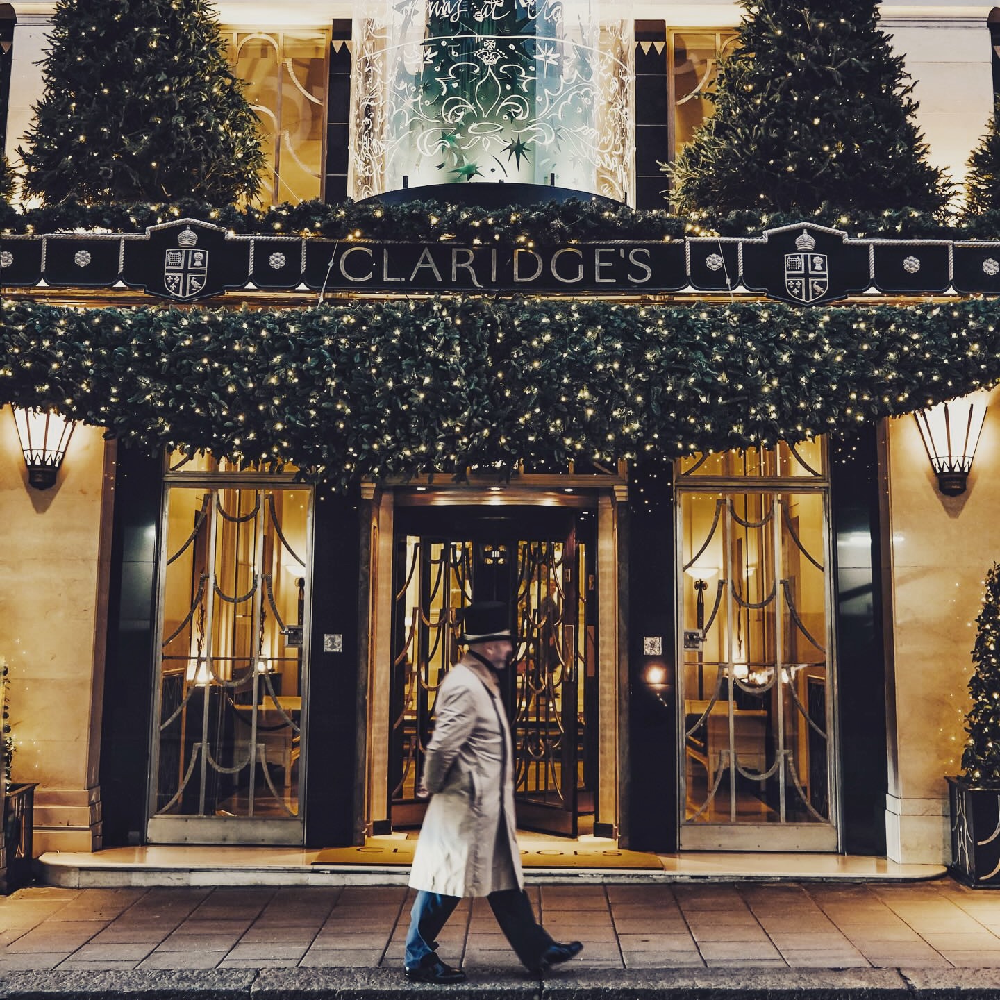 Claridge’s in Mayfair — one of my favourite British hotels, especially at Christmas. Renowned for its iconic Art Deco glamour, impeccable service and deep connections to royalty and celebrated figures since the 1850s, it embodies timeless elegance paired with modern luxury. Very much like Oscar & Patch.
As the founder of Oscar & Patch, I have a deep personal connection to this iconic hotel. In my twenties, I spent a great deal of time here working on fashion shows for London Fashion Week, as well as private trunk shows for some truly iconic luxury brands.
I had the pleasure of many wonderful lunches within its walls, and it was also a place I frequented with friends after hours. You could say Claridge’s left a lasting impression on me as a designer – one that I now quietly weave into my own brand and interiors.❤️
#oscarandpatch #britishdesign #quietluxury #artdecointeriors #mayfairstyle #timelessdesign