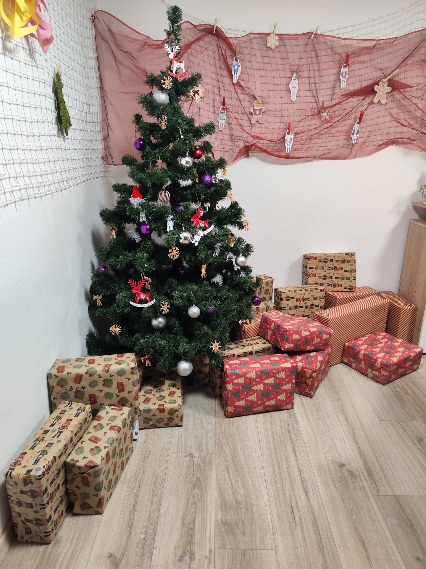 V pondělí proběhl poslední klub v tomto roce. Ježíšek zase předběhl všechny domácnosti a navštívil první klub Útočiště🤭🎄🎁