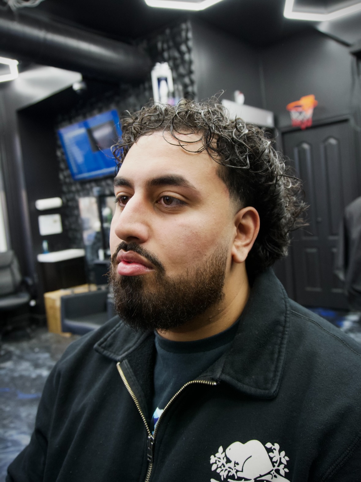 Proof barbers are therapists (swipe).💈
💈First Class Hair Studio | Brampton, ON📍
*** Walk-ins welcome anytime ***
#FirstClassHairStudio #BramptonBarber #BramptonFade #fade #FadeGameStrong #OntarioBarbers #BramptonHaircuts #BramptonGrooming #BarberLifeCanada #BramptonStyle #BarberJobsBrampton #NowHiringBarbers #BarberLifeON #BarbersOfOntario #bramptontaperfade