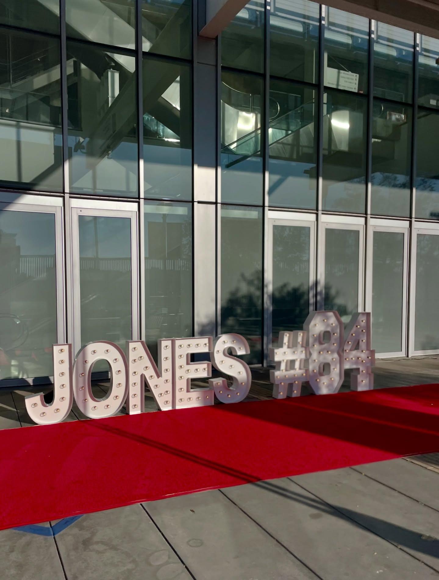 Big moments deserve bold letters 💡❤️
Proud to provide marquee letters for the 49ers Hall of Fame Celebration 🏈
#marqueeletters #sblx #levisstadium #bayareaeventrentals #celebration