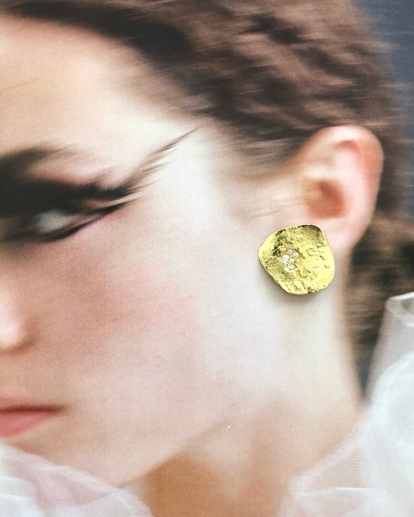 From the REVEAL YOUR LIGHT collection #emilyfineart #holidayvibes #uniqueartwork #artistsjewels #luxurydesign