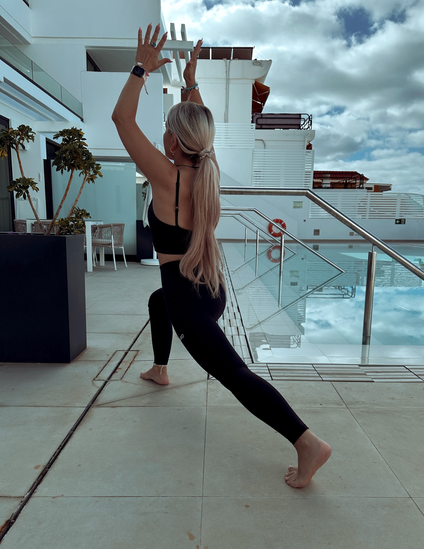 Step into new power with Reward tights.
Designed to support every stretch, every rise, every intention.
Move with purpose.
Move with strength. @reward_activewear
•Perfect for petite too — finally a fit that feels just right.