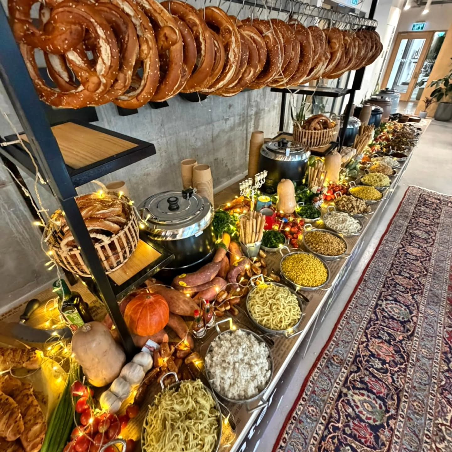 עמדת מרקים שלא נגמרת אצל @riverside.fm