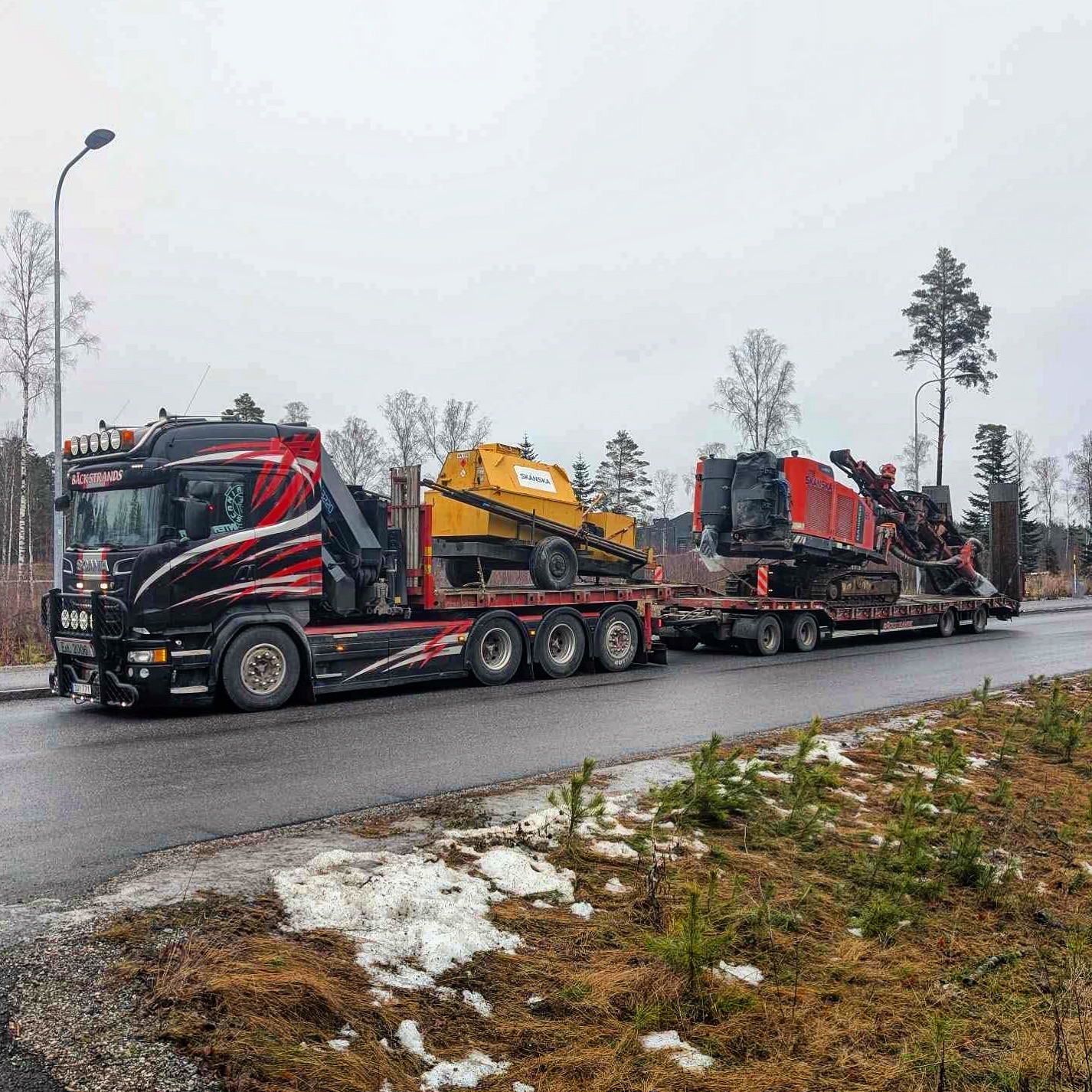 SE HIT ! 👋
Vi söker dig som har CE Behörighet till vår Kranväxlare med Släp
Du ska ha tidigare erfarenhet av
Maskintransporter samt kran-vana.
Vi ser gärna att du bor i Stockholm med omnejd då de flesta av våra transporter är runt Stockholm / Mälardalen.
Du ska vara glad, positiv, flexibel, noggrann och lojal samt en problemlösare som sätter kunden i fokus och även har ett brinnande intresse för maskiner och lastbilar.
Varierande arbetstider, även viss helgkörning förekommer.
Kvalifikationer:
Körkort CE
Maskin-vana från Entreprenadmaskiner
Kran-vana
YKB, Yrkeskompetensbevis
Digitalt Förarkort
Tillträde enligt överenskommelse
Lön. Enligt överenskommelse
För mer info om yrket så kan du se en del på vår hemsida www.backstrands.com
Skicka din ansökan till
✉️transport@backstrands.com
eller ring 📞08-480 010 00
Omfattning:
Heltidsjobb.
Hoppas vi hörs! 😊