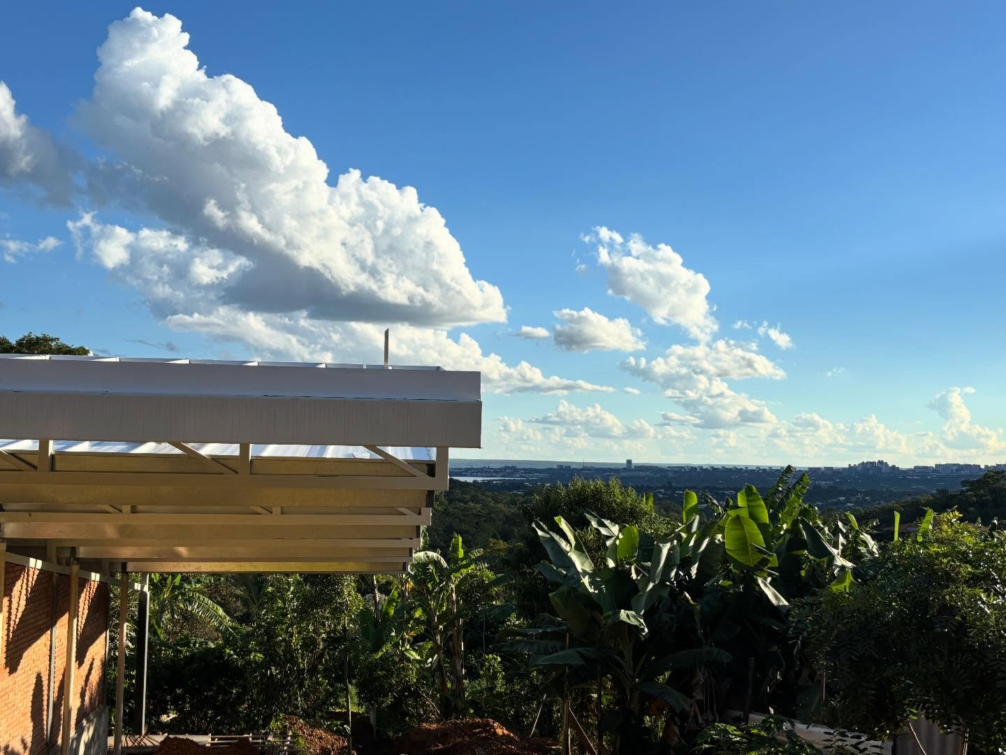 Uma escola com o projeto político pedagógico comprometido com a ética, com a estética e com a pluralidade. Viva os 10 anos da Escola da Árvore e de toda a sua comunidade. @bloco_arq