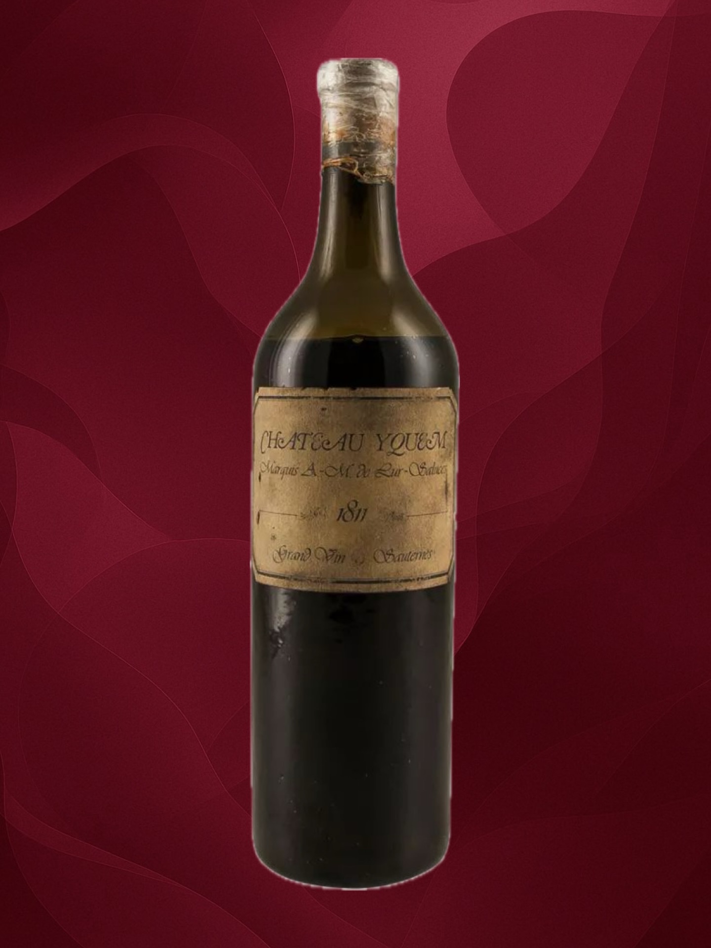 15° Giorno di Avvento
Il vino più antico mai bevuto (e ancora sorprendentemente vivo)
La storia del vino è fatta di tempo, pazienza e mistero. Ma fino a che punto può spingersi il tempo prima che un vino smetta di essere… vino?
Il primato del vino più antico mai bevuto — e giudicato ancora bevibile — è spesso attribuito a una bottiglia leggendaria: Château d’Yquem 1811. Dopo oltre due secoli di riposo, al momento dell’apertura il vino si mostrò ancora integro e vibrante, capace di esprimere aromi profondi di miele, spezie, frutta secca e una sorprendente vitalità gustativa.
La longevità straordinaria di Yquem non è un caso. L’elevatissima concentrazione zuccherina, l’acidità naturale e una vinificazione pensata per attraversare il tempo trasformano questo Sauternes in qualcosa di più di un vino: una memoria liquida.
Assaggiarlo non significa solo bere un grande vino, ma compiere un viaggio nella storia, un rito raro in cui il tempo non consuma, bensì affina.
Vuoi la bottiglia perfetta per il tuo menù delle feste?
Scrivici! 👇
#vino #barrique #affinamento #winelover #wineexperience finewine degustazione winestory winepassion eleganza
AvventoDelGusto WinePairing HolidayDinner WineLovers Festività FineDining Brindisi