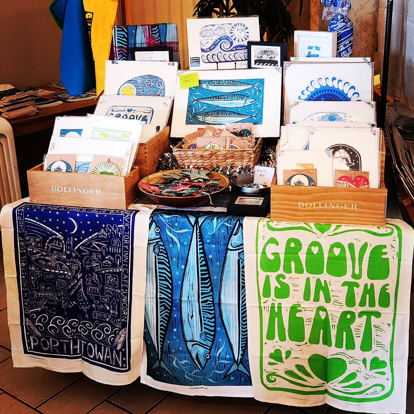 Thanks everyone! That's me done for this year. I still have to top up @craftcollectiveshop in Redruth then everything will be packed away for the winter. I shall be back at @discoverymarket_ Falmouth in May.
Christmas in Porthtowan then back to New Zealand for a few months of vanlife.
#printmaker
#linocut
#Porthtowan
#newzealand