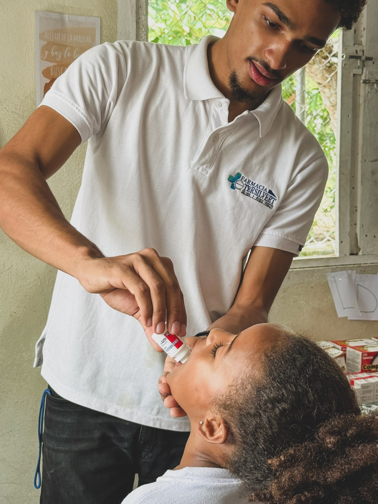Thanks to the generosity of our supporters, donated medicines are being placed directly into the hands of families who needed them most. 🇩🇴
Two Dominican doctors—one a heart surgeon—along with a Dominican nurse and a pharmacy tech gave their time and expertise at our local clinic recently, examining and caring for the community with compassion and skill. The line outside the school tells part of the story: neighbors patiently waiting for care, hope, and healing.
By the end of the day, 80 adults and around 150 children were seen and served. This same medical team is now exploring the possibility of making these visits a regular part of life in New Jerusalem.
Please pray with us that God will continue to use our partners here to be his healing hands both physically and spiritually! 🙏