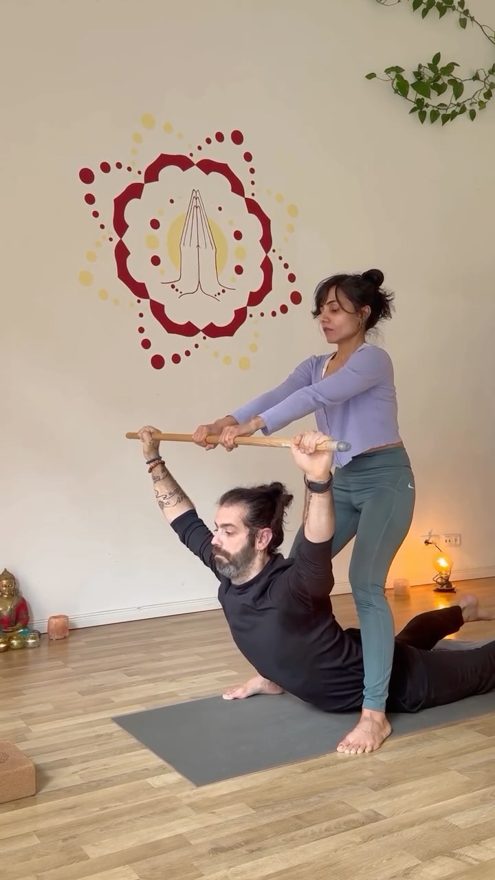 Backbends aren’t about how deep you can go, they’re about feeling strong and spacious in the shape.
This simple superset helps you build back strength + active flexibility so your spine feels supported, not strained.
@nehyogayogicescape and @federicosoggiaa are showing you exactly how to do this in an easy, beginner-friendly way just follow along.
Drill 1: Lie on your belly and push the block back and up. Lower with control. Do 3–4 reps, and on the last one, hold for 5 counts with your glutes and back switched on.
Drill 2: Use a dowel or stick to press up and forward, focusing on lengthening the spine instead of compressing it. Lightly resist for a few seconds, then release and lift (PNF style).
You’ll feel more lift, more control, and way less pressure in your backbend.
Try it and tell me how your spine feels 🙏🙂
Inspired by @deepikamehtayoga
#yogatutorial #backbenddrills #activeflexibility #spinalstrength #pnfstretching #yogaflow #movementmedicine #yogicescape #yogastudio #yogastudioberlin #berlinyoga #yogaberlin #yogaretreats