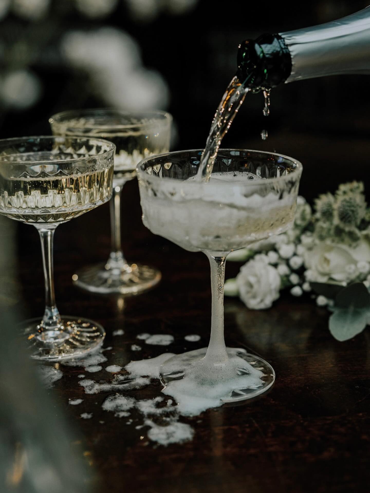 Der Countdown zum Jahreswechsel läuft. Wir stoßen auf ein erfolgreiches Jahr an und auf neue Chancen, die vor uns liegen. 🥂🍾
#HausamSeeGochNess #Hochzeitslocation #Sekt #Silvester #2026