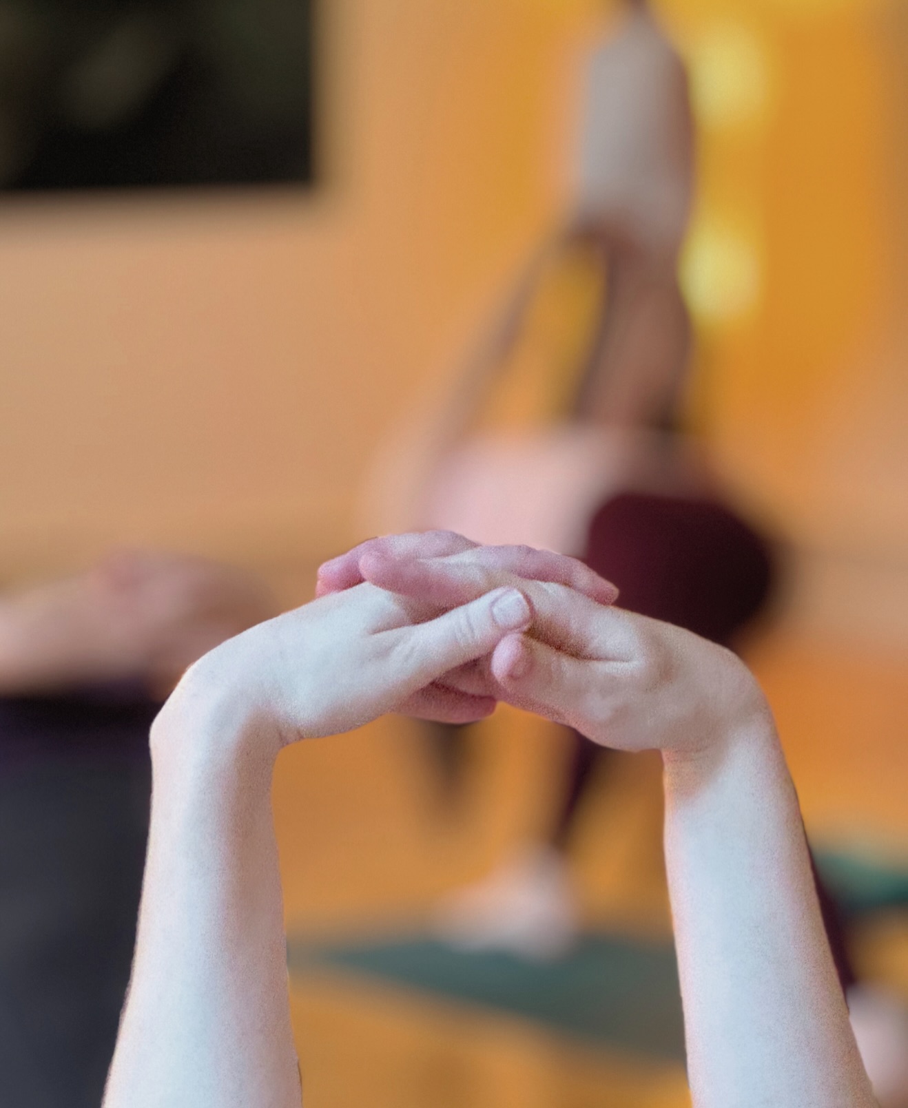 As the year slowly comes to an end, we’re feeling deeply grateful 🤍✨
Thank you to everyone who stepped onto the mat with us this year, for your trust, your energy, and the beautiful moments we shared in practice.
To celebrate and give back, something special is coming…
✨ A special membership offer will be revealed tomorrow ✨
Stay tuned 🤍