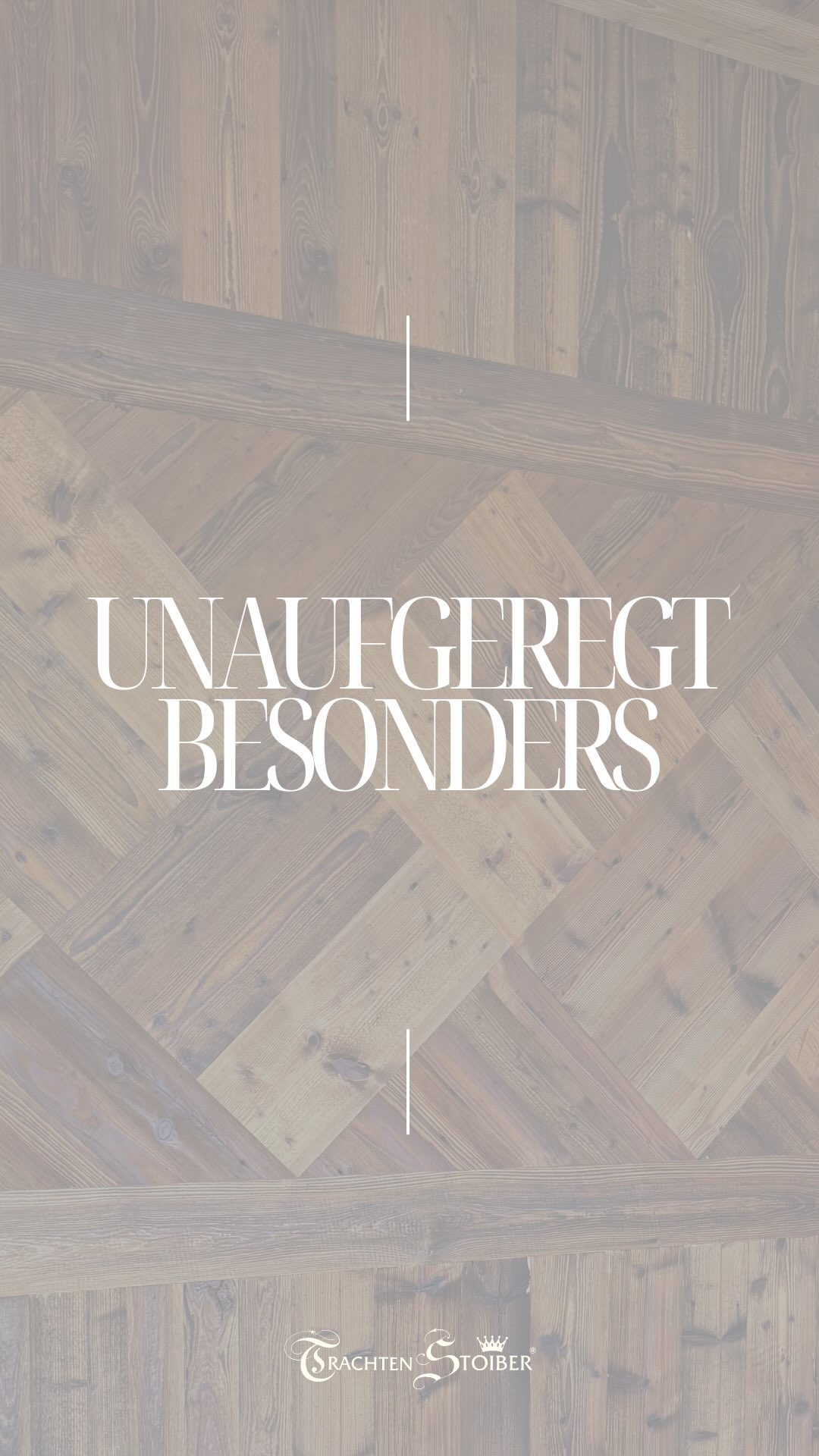 Dirndl Corinna,
dieses Dirndl präsentiert sich in einem eleganten und modernen Design, das durch sein hochgeschlossenes Jacquardoberteil besticht.
Der kleine V-Ausschnitt, der mit einer dekorativen Borte verziert ist, sorgt für eine ansprechende Optik und betont die feminine Silhouette.
Der Reißverschluss mit Zieranhänger fügt dem Gesamtlook eine individuelle Note hinzu.
Ein besonderes Highlight des Dirndls ist der Streifenverlauf im Vorderteil, der dem Outfit eine dynamische und stilvolle Ausstrahlung verleiht.
Der weich fließende Rock sorgt für angenehmen Tragekomfort und Bewegungsfreiheit, während die unifarbene Schürze das Gesamtbild harmonisch abrundet.
Das Dirndl eignet sich hervorragend für festliche Anlässe, traditionelle Feiern oder besondere Veranstaltungen, bei denen die Trägerin stilvoll glänzen möchte!