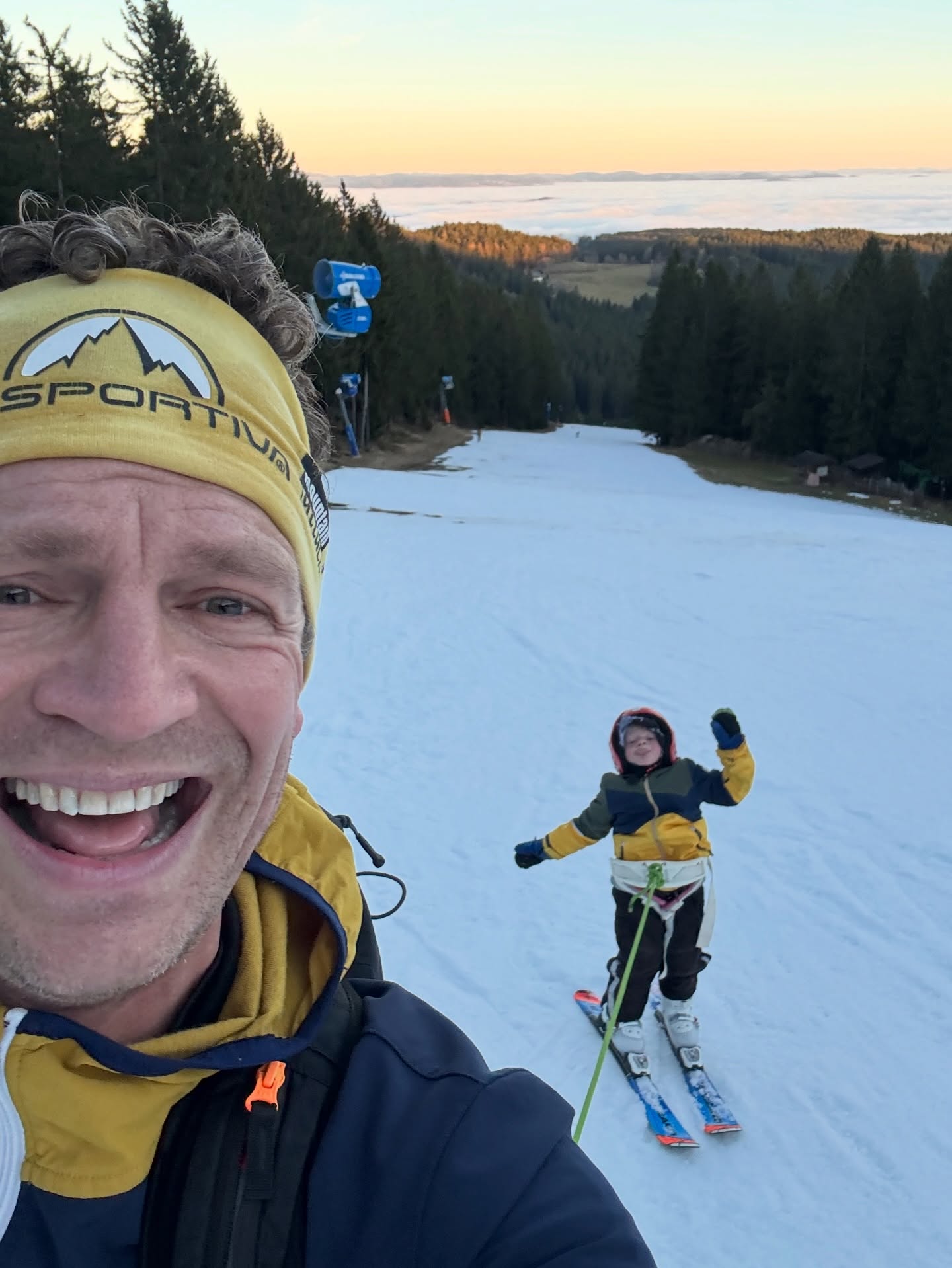 Nur wenige Höhenmeter über dem Nebel 😶🌫️ verwandelt sich dieser manchmal in ein Wolkenmeer 🌅. Manchmal braucht es nur den Impuls und ein paar Schritte (r)aus dem Nebel - Magie 🤩✨ am #Sternstein in @bad_leonfelden
#Mühlviertel #AusDemNebel #Sonnenmoment #Museumsmomente #BucketlistSchmied #Bucketlist