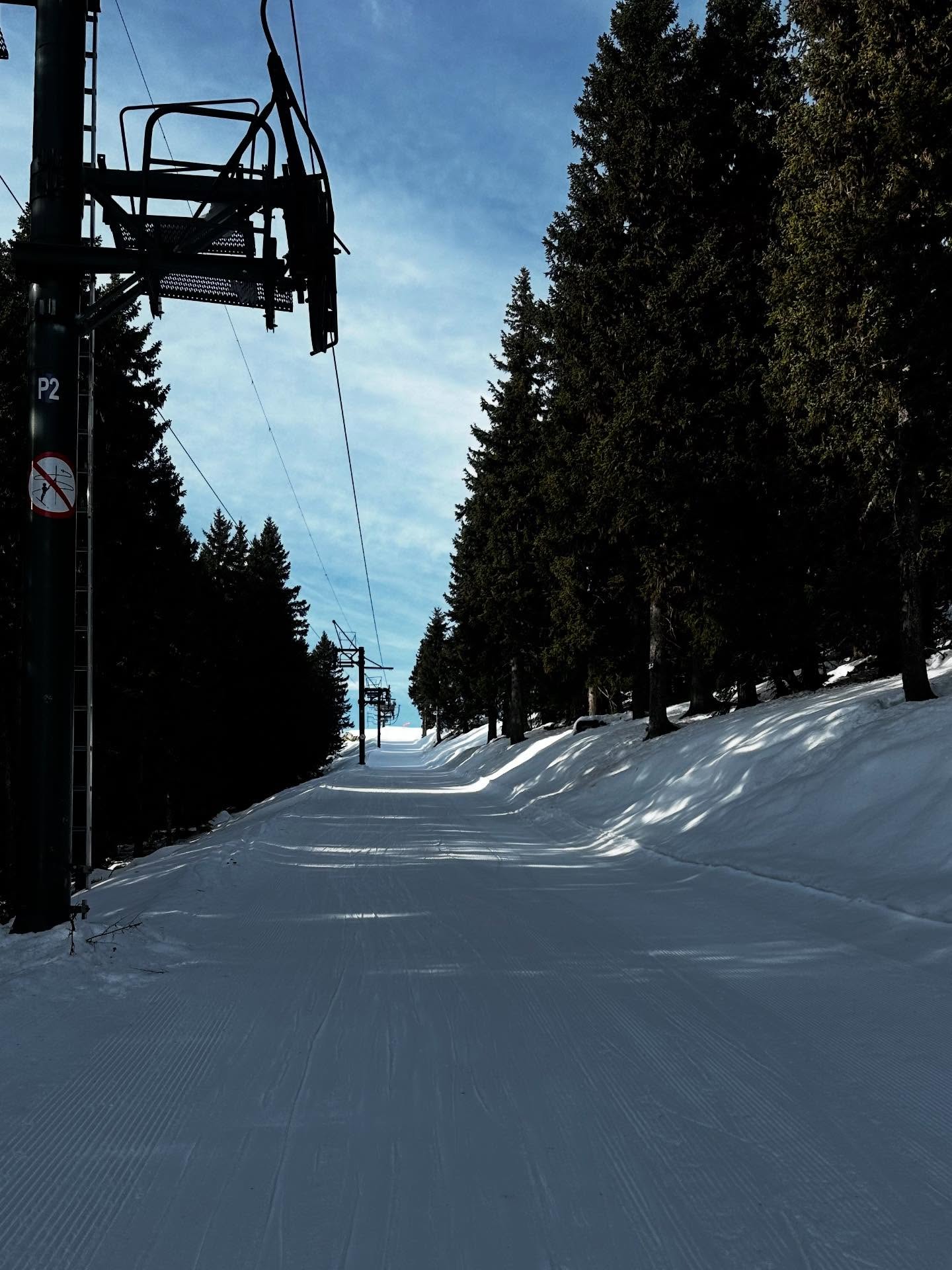 No Peoples, Quiet, Empty, Few Laps…
Training for the winter ….
#snowboarding #snowboard #snow #board #slope #instructor #coach
@henaff_off @fjordalp @quiksilver