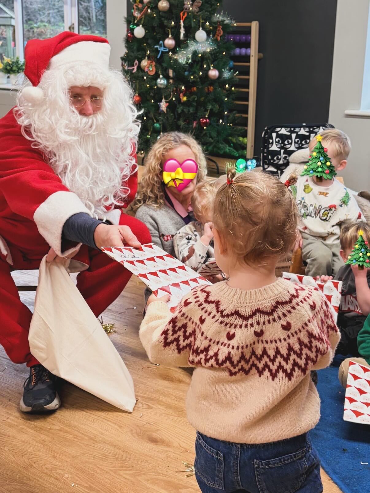 Merry Christmas everyone! What a wonderful Christmas party we have had today. We had a very special visitor too🎅🏻🎄 thank you to all the parents for our scrummy gifts 💝 we will see you all on the 6th of January! 🥰 xxx