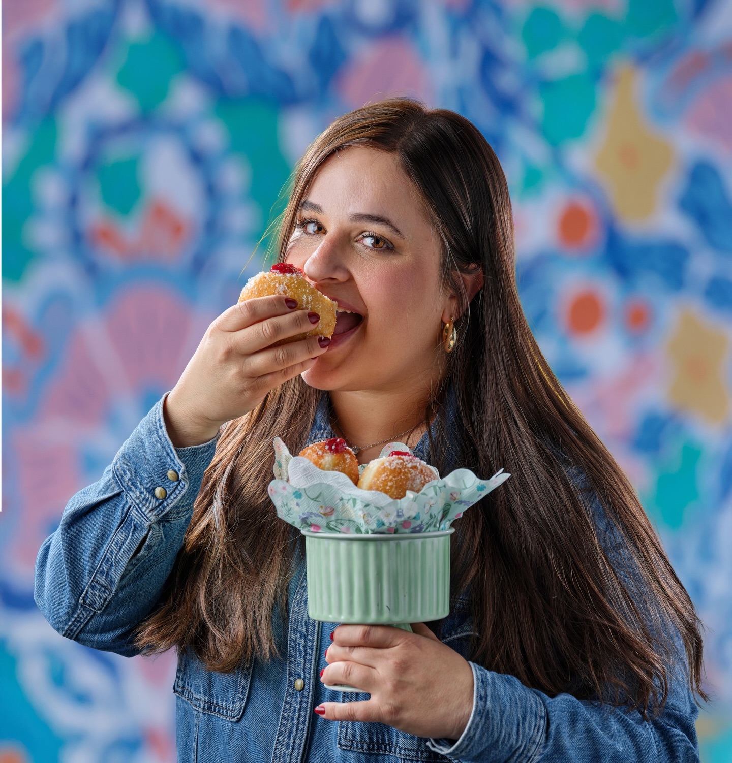  חנוכה שמח עם הביסים הכי טעימים 🕎 דפדפו
צילמה בכישרון @shoshi.sirkis 📷
סטיילינג משגע @teimonet
עבור מגזין אוכל מהממם@whiskbyamimi
#חנוכה#סופגניות