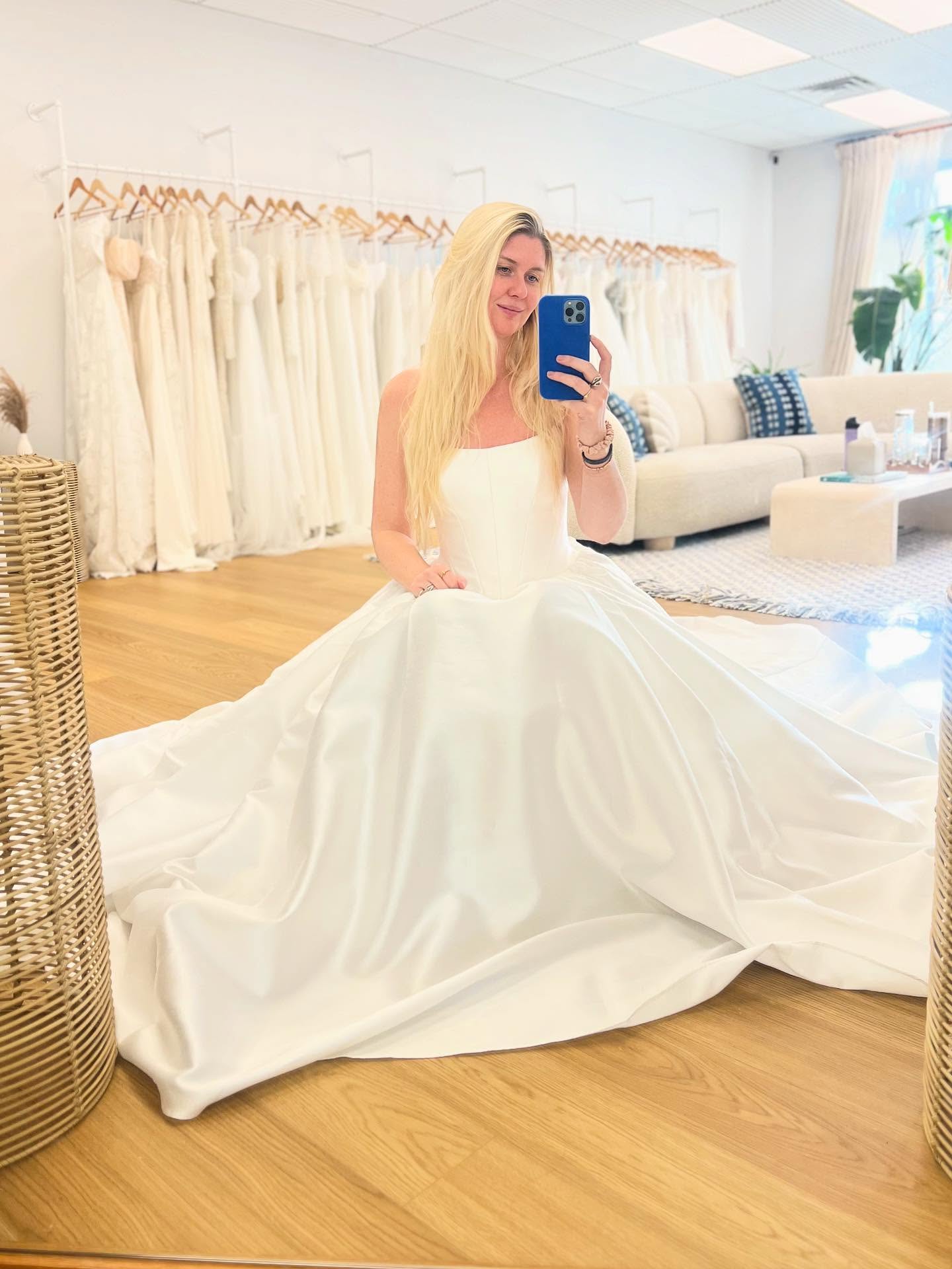 Passed the sit test 👍 the Miles by @kyhabride looks just as pretty sitting as it does standing 🤍