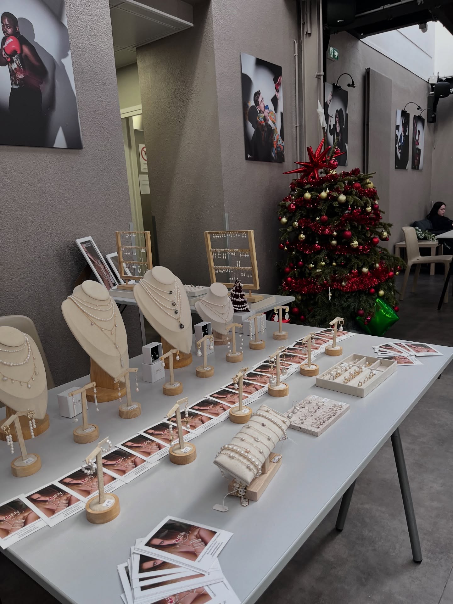 Madame, Monsieur,
Nous vous invitons cordialement à découvrir
le marché de Noël ESD de Paris
Du 16 au 18 décembre
18 bis avenue de la Motte-Picquet,
75007 Paris
16 décembre : 12h00-18h30
17 décembre : 10h00-18h30
18 décembre : 10h00-17h00
Concours: Suivez-nous sur Instagram et Partagez cette publication dans votre story Instagram pour gagner un bon d’achat de 50 € offerte par la marque le 17 décembre.
@zhen_bijoux_paris
@bde_wakeupesd
#marchédenoël #cadeaudenoël #giftforher #pearljewelry #bijouxartisanaux