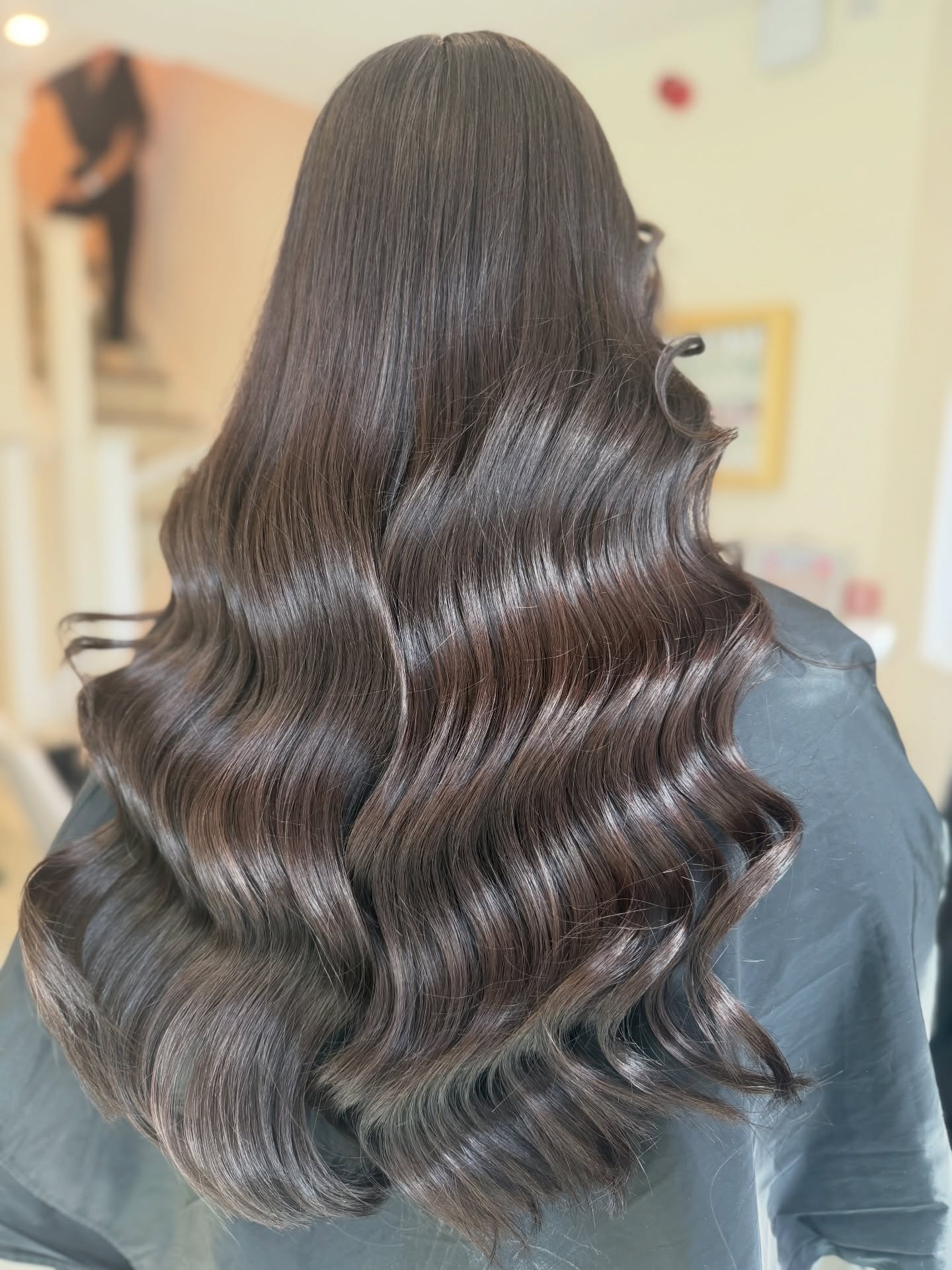glossy brunette 🥰
full head colour, removing any warm tones and returning it to a gorgeous chocolate brown 🫶🏼 swipe for before ➡️
11 day stretch starts today 🎄☺️
🌟JANUARY OFFERS ARE AVAILABLE TO BOOK NOW 🌟complimentary colour + extensions consultations are available this week! consultations are required for new clients 48 hours prior to colour appointment🌟
service 🤩 full head colour, cut, blow dry + wanding🤩
💰 £90
based 📍- @gallagherandwashington 27 Dovedale Road, L18 5EP
📱enquiries - contact button + DM
📱book - link on profile
products used -
@lorealpro @lorealuki @loreal @lorealpro_education_uki @rosieoconnorprohair
@salonsdirect @sallyserskineliverpool
@beautylaunchpad
@hairdressersjournel
i don’t edit my pictures 📸
~
#hairbylucyansboro #studioluxe #studioluxeliverpool
#beautylaunchpad #hairdressersjournal #lorealcolourspecialist #liverpool #liverpoolhair #colourspecialist #blondespecialist #balayagespecialist #liverpoolhairspecialist #liverpoolbalayage #bohoblondetechnique #iambohoblonde #transformationtechnique #balayagetransformation #blondetransformation #fallhair #hairtransformation