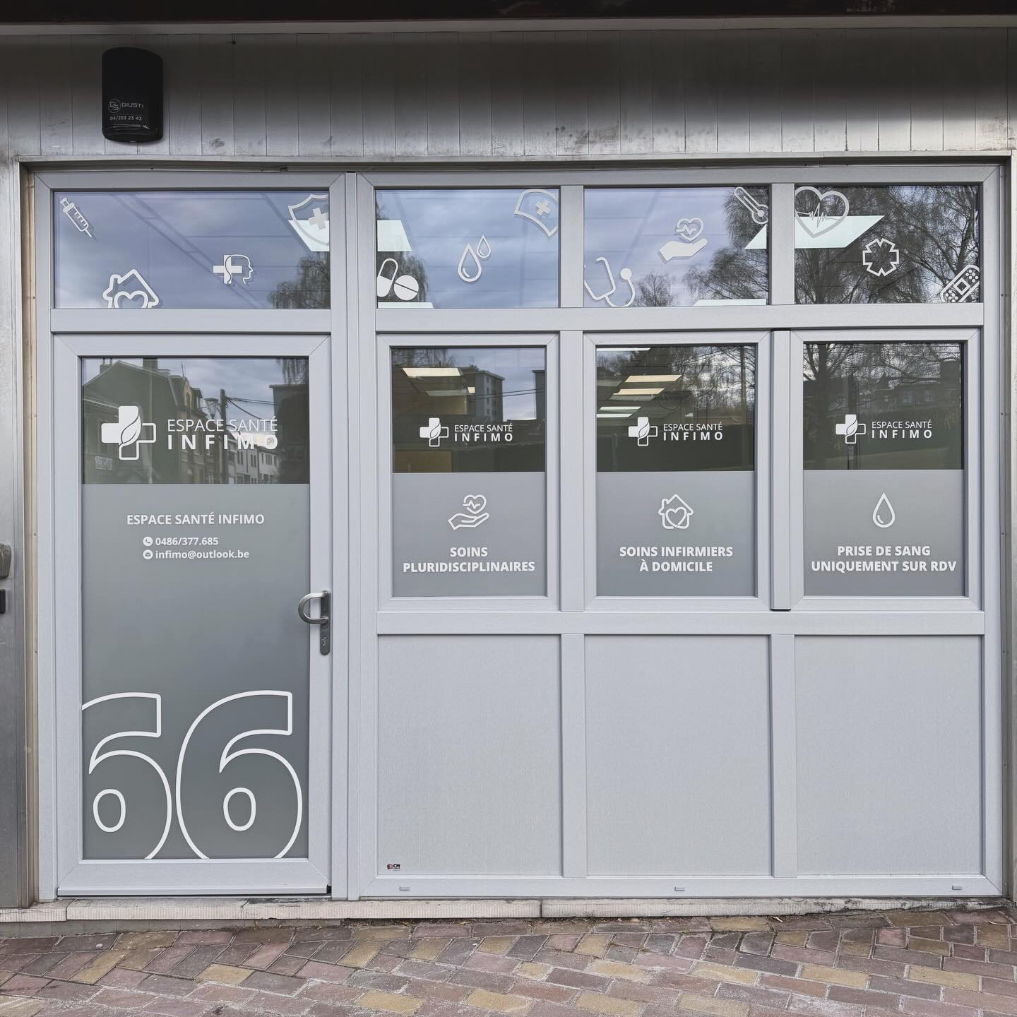 Réalisation devanture du Nouveau Centre de santé Infimo à Saint Nicolas. #graphmoska