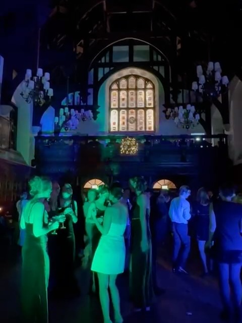 Dakota and the wandering fiddle-wizard at the magnificent @graysinnvenue this weekend. Thank you Bryony and Andrew ❤️with @martyndrabik @korolevamoon @tristanevansgtr @jarredwhitedrums and Maciek bass. #weddingband #Irishmusic #irishtrad ##weddingentertainment #entertainmentindustry #livemusic #coverband #Irishweddingbanduk #functionband #rockcoversband #miraclecure_band #thescene #indiecoversband #ibanez #ibanezprestige #fishman #martinaudiolondon #voxampsuk #weddingbands #corporateevents #irishtrad #Irishmusic #turbosound #eventsplanner #ceilidh #ceilidhband #corporateeventplanner #corporateevents #myweddingsuppliers #folkweddingband #miraclecure_band