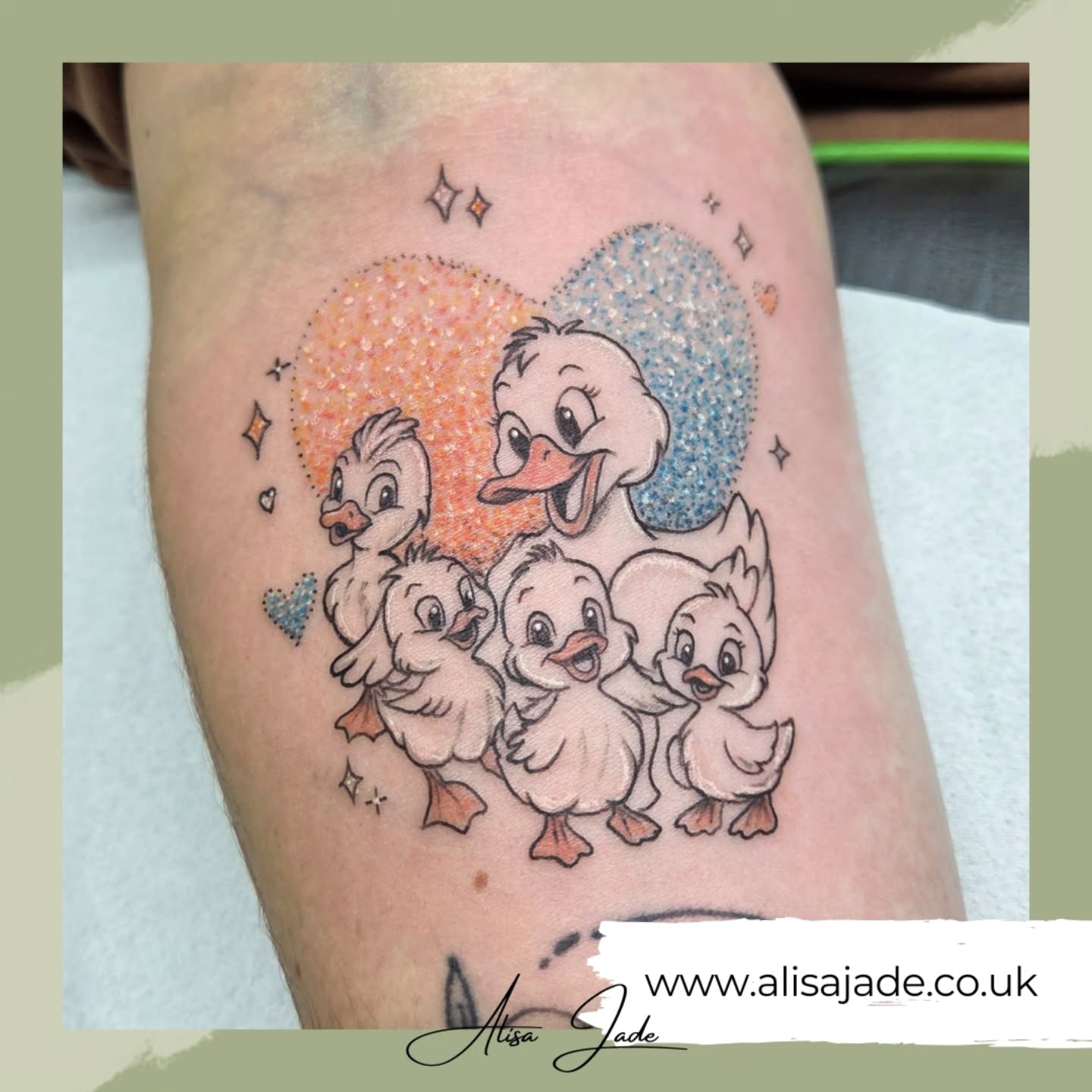 This mumma has all her ducks in a row 🥰 Competition Winners Free Tattoo 💙💛
#glittereffecttattoo #glittertattoos #ducktattoo #mummyducktattoo #mummyandherbabies #abbeyhulton #stokeontrent #stoketattoo