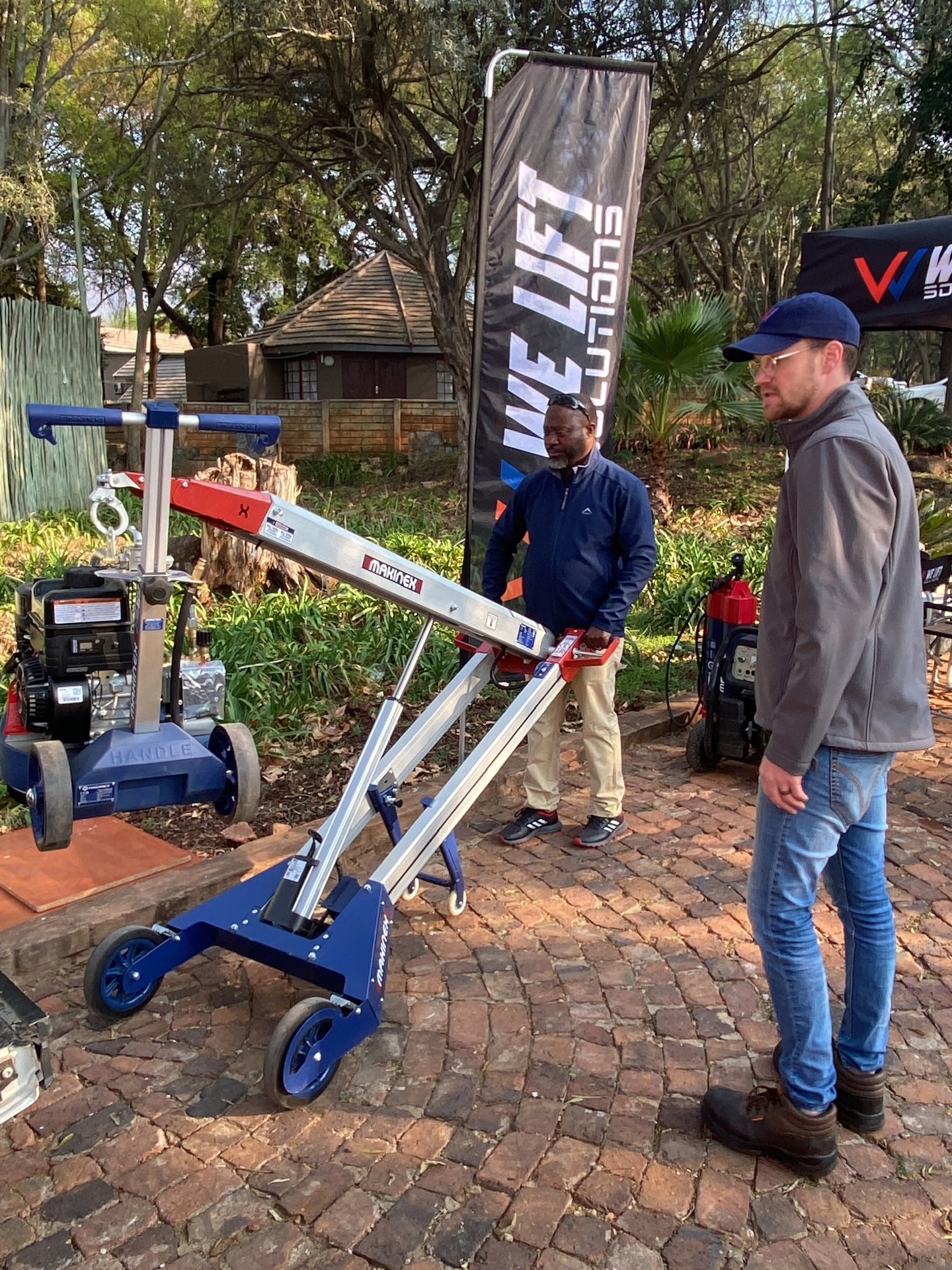 We’re switching off for a bit.🎄
Wishing everyone a happy, relaxing festive season.
Back and ready to go on 5 January 2026.✨
from the We Lift Team. 👏